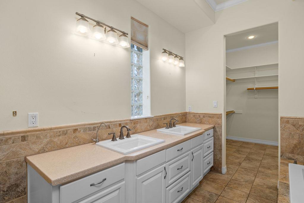 629 N Yturria St, Port Isabel, TX 78578