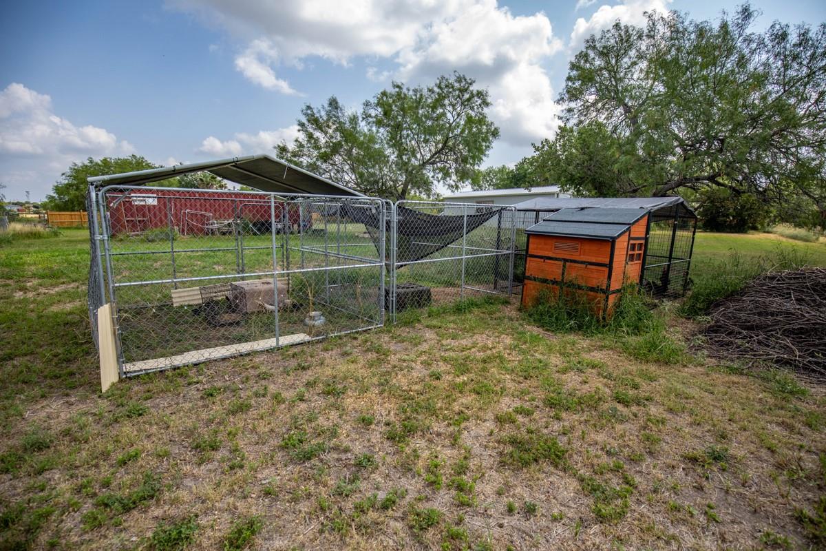 143 Harrison Rd, Beeville, TX 78102