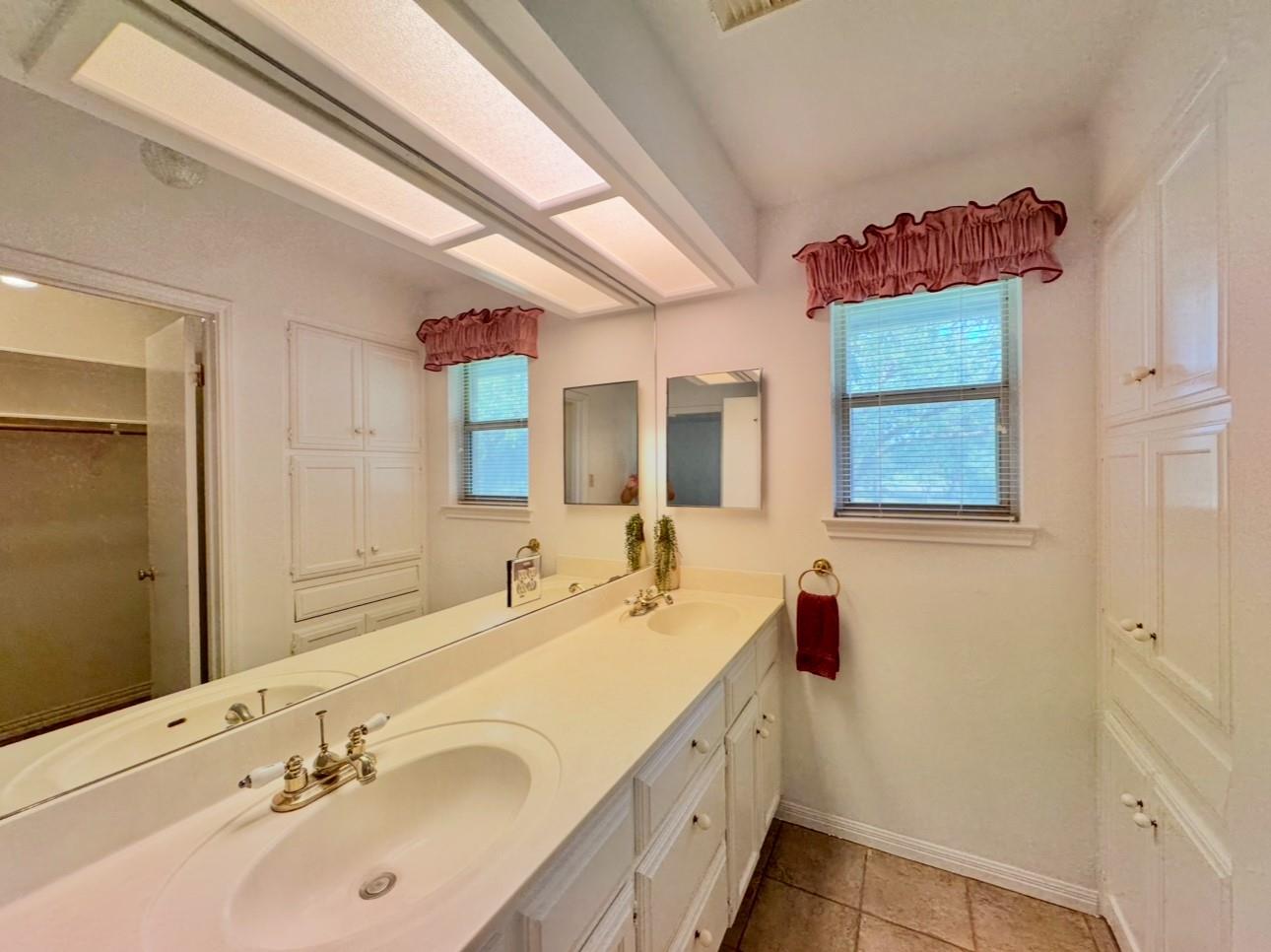 224 Crooked Hollow Dr, Elgin, TX 78621