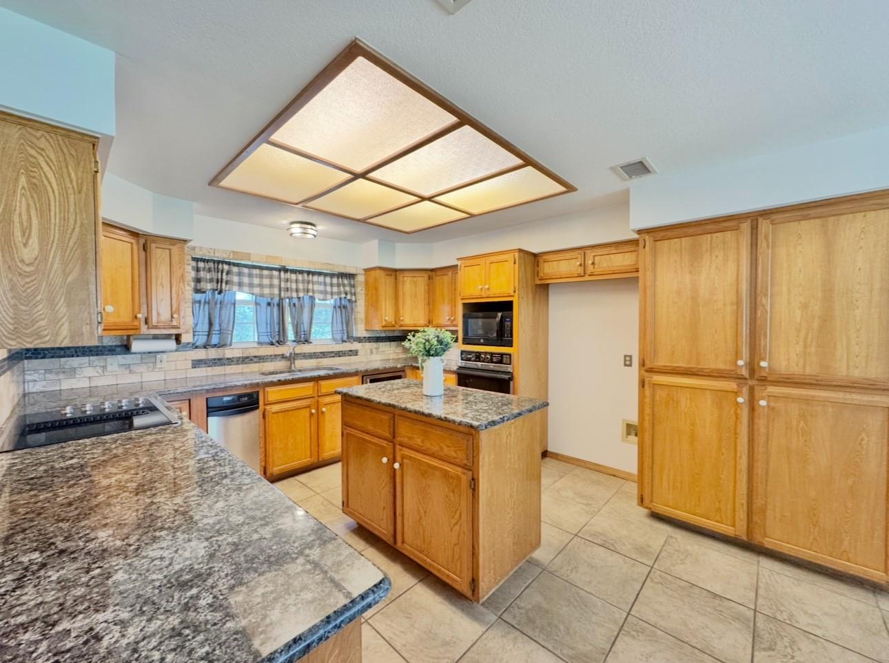 224 Crooked Hollow Dr, Elgin, TX 78621
