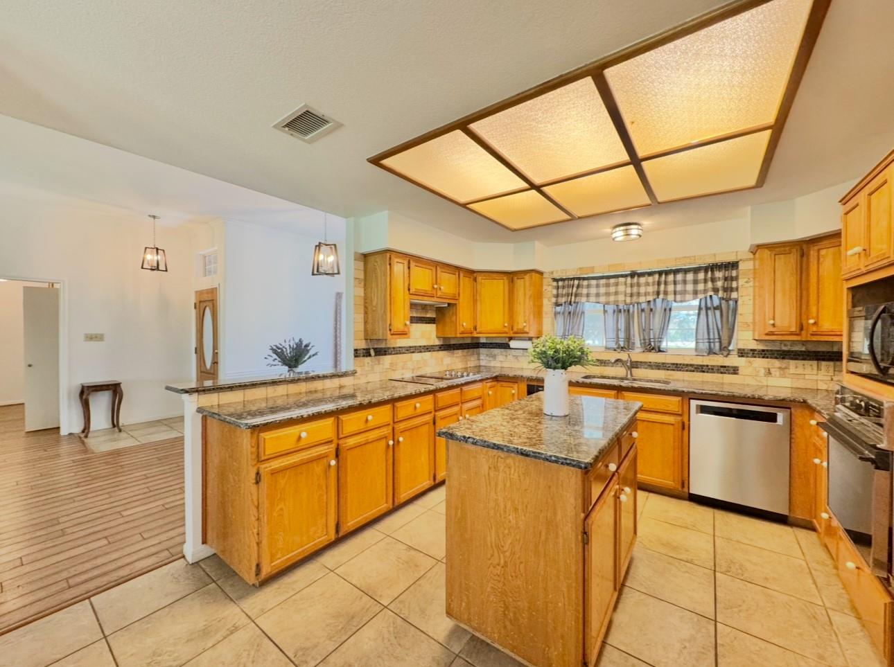 224 Crooked Hollow Dr, Elgin, TX 78621