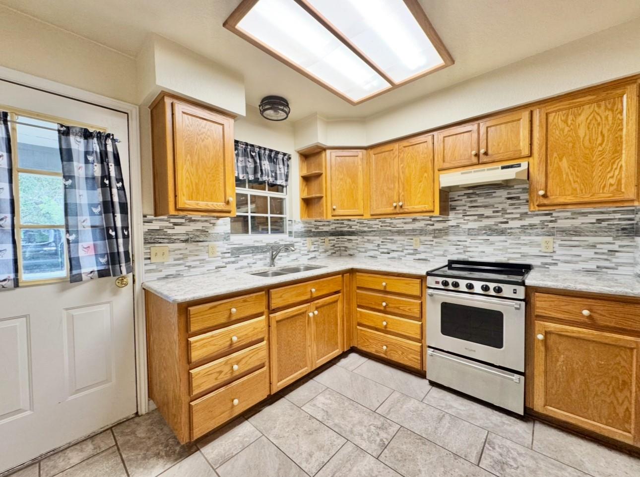 224 Crooked Hollow Dr, Elgin, TX 78621