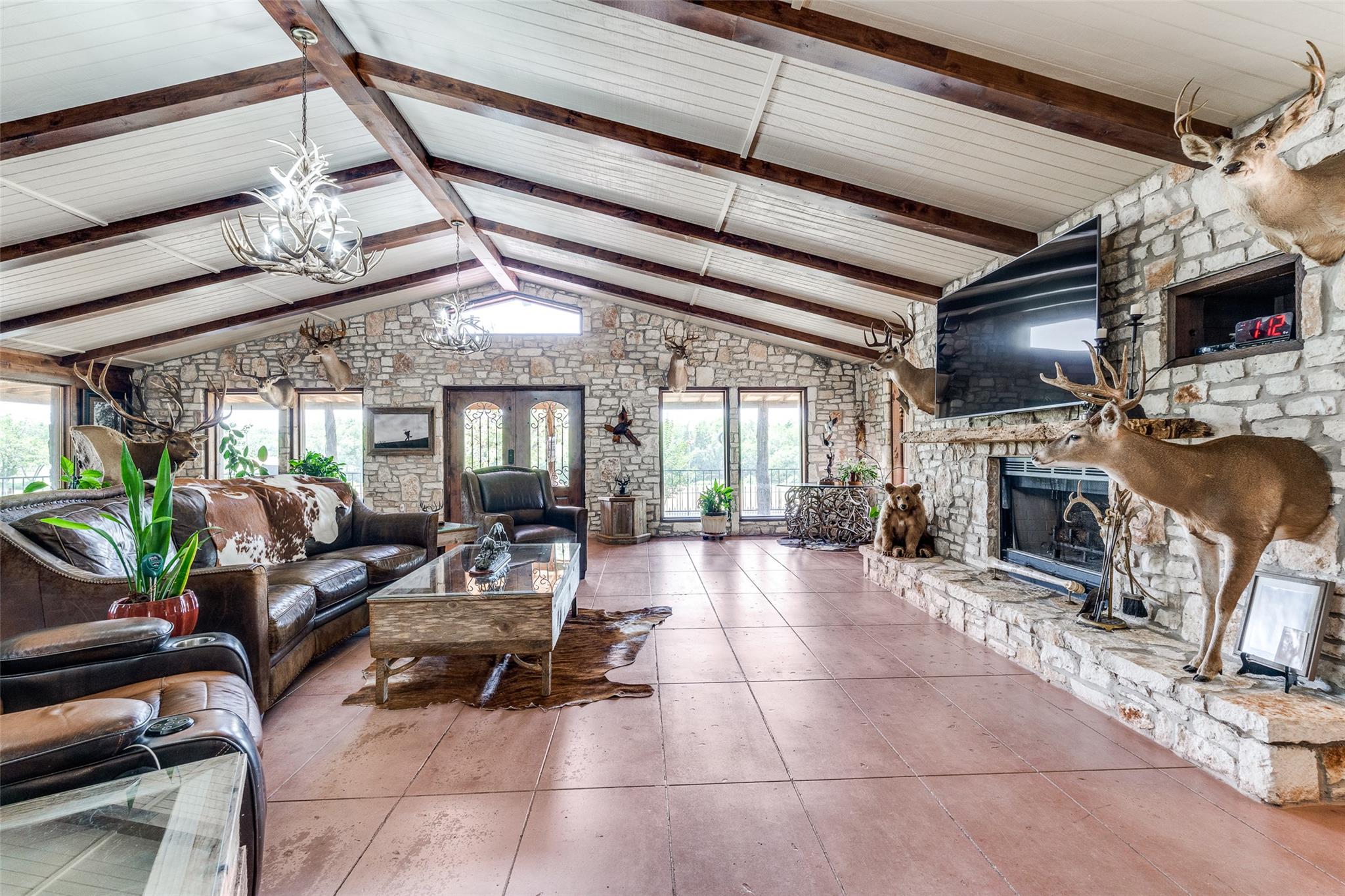 10745 Rosemar Ln, Adkins, TX 78101
