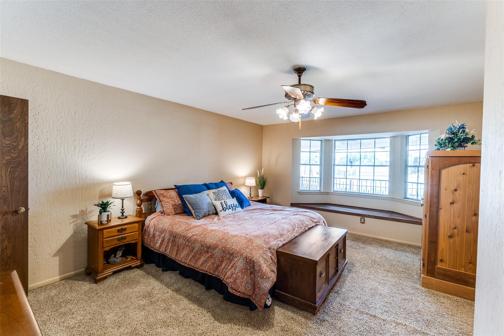 10745 Rosemar Ln, Adkins, TX 78101