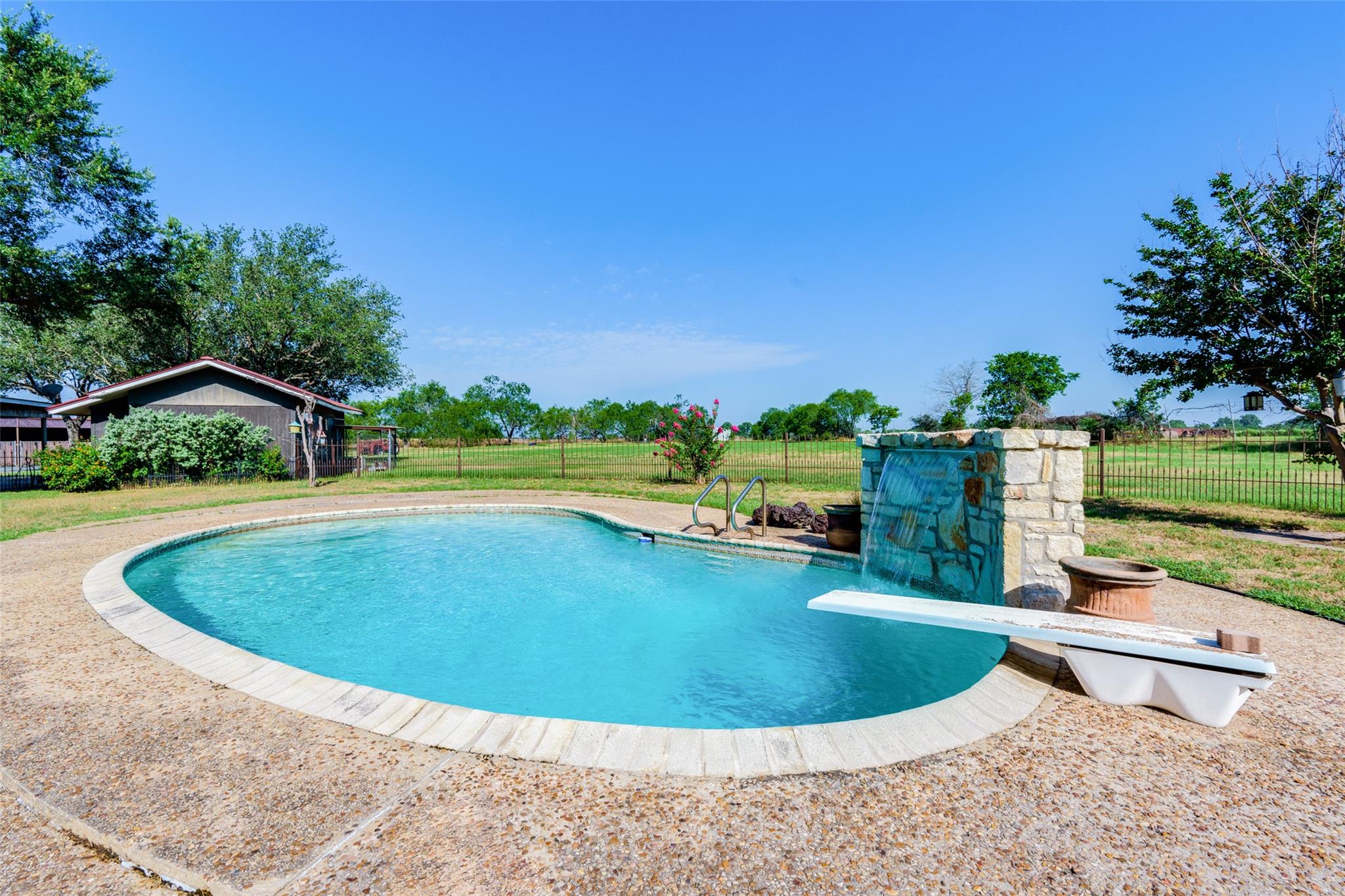 10745 Rosemar Ln, Adkins, TX 78101