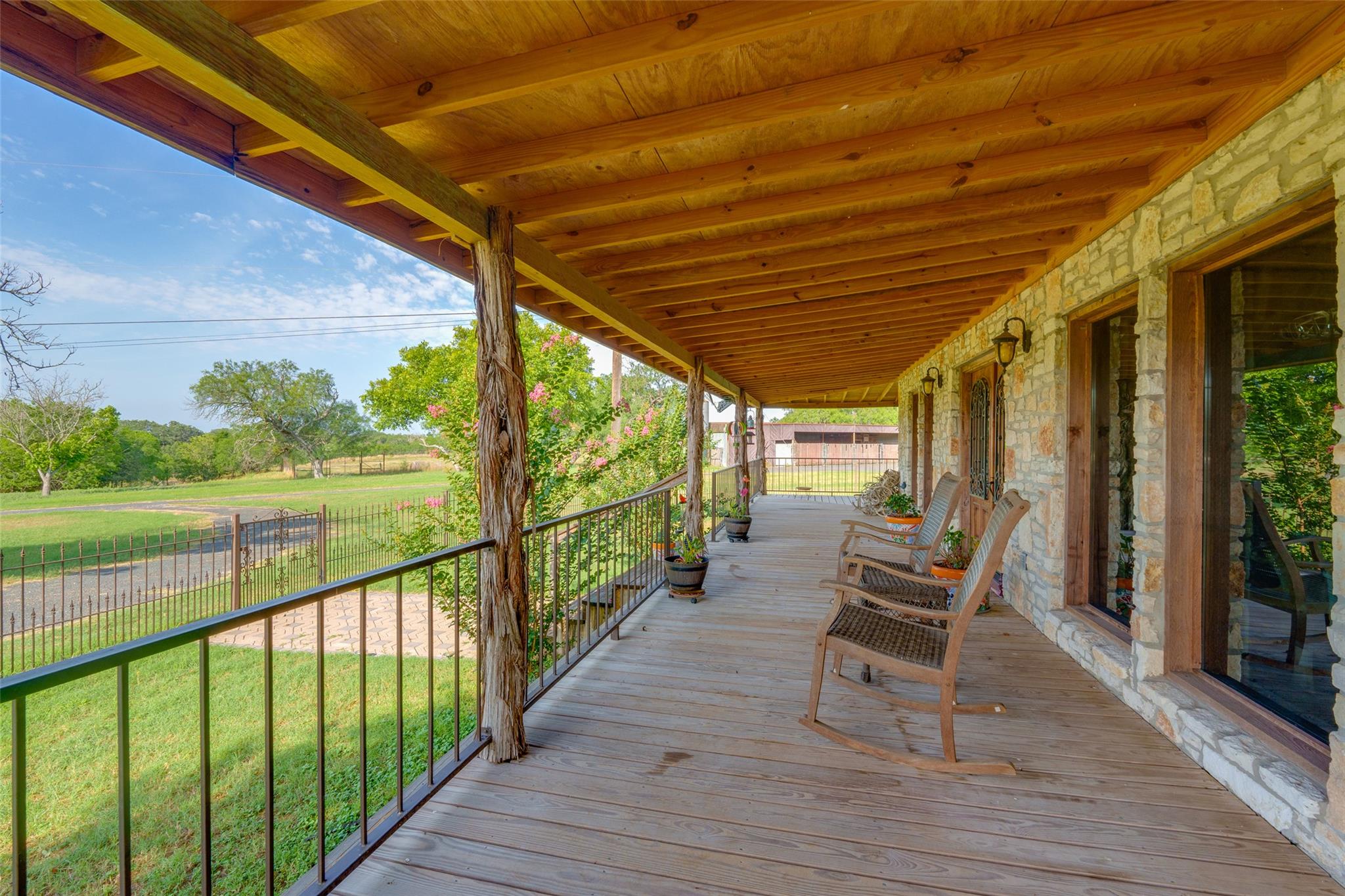 10745 Rosemar Ln, Adkins, TX 78101