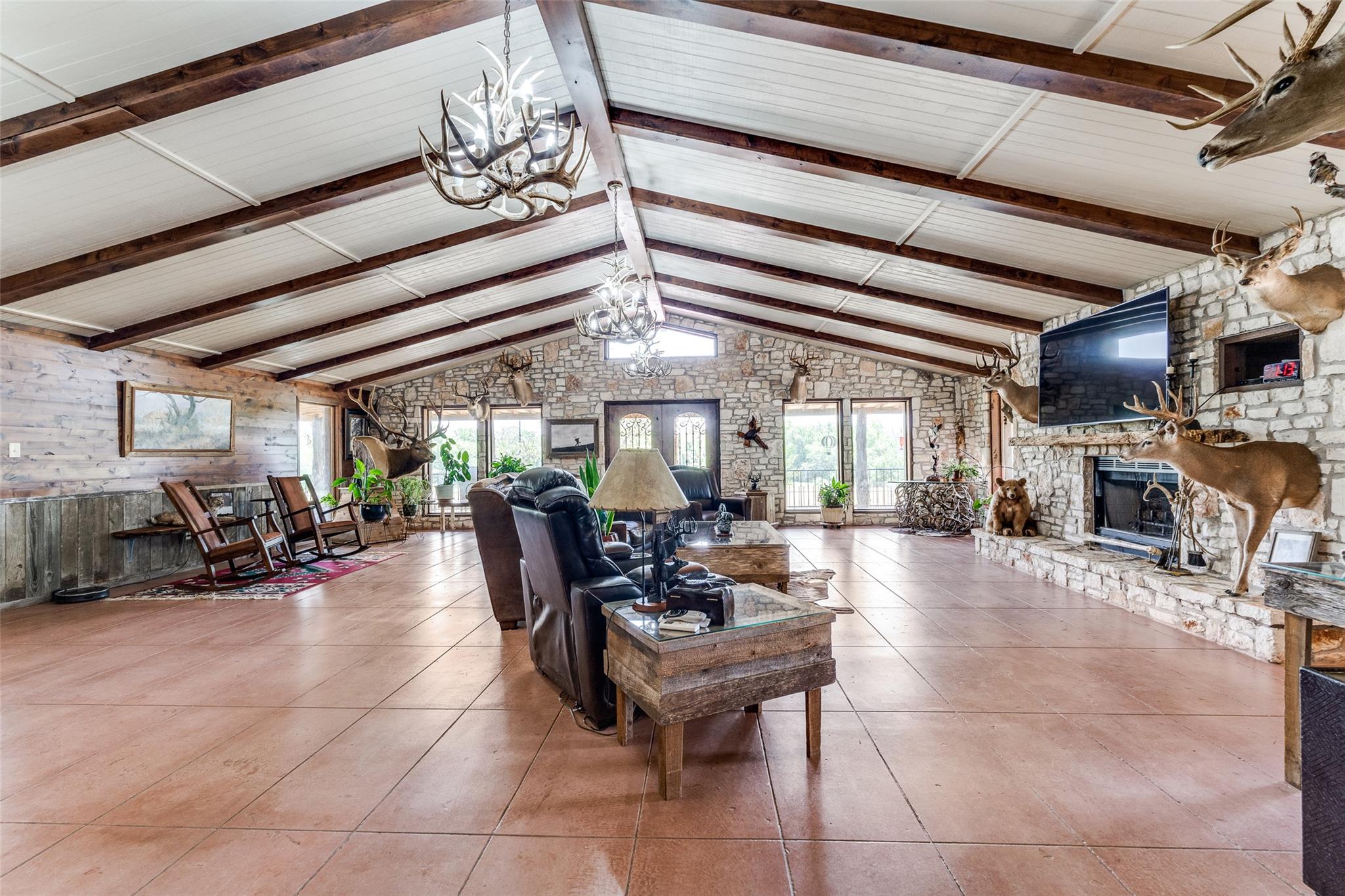 10745 Rosemar Ln, Adkins, TX 78101
