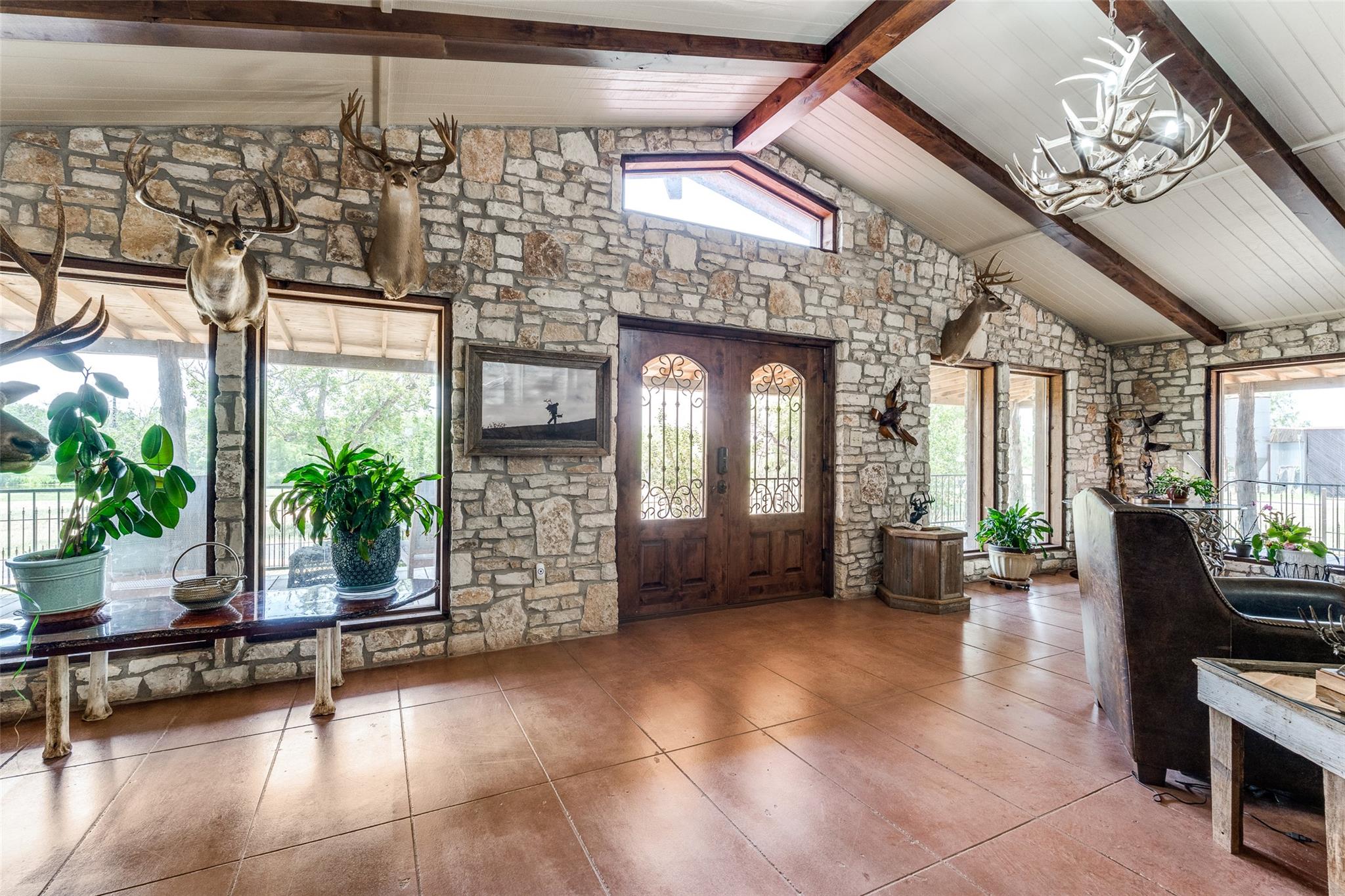 10745 Rosemar Ln, Adkins, TX 78101