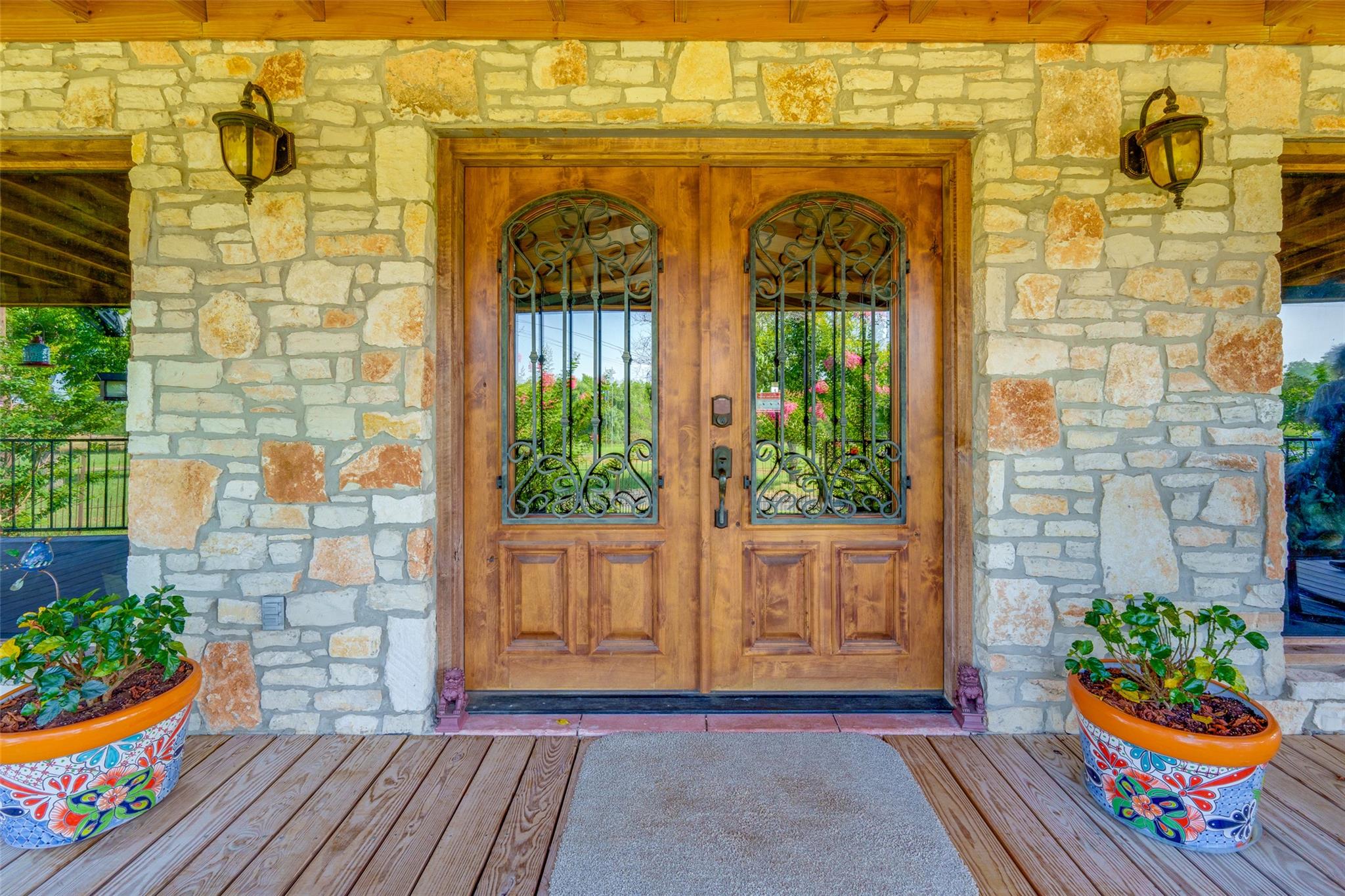 10745 Rosemar Ln, Adkins, TX 78101