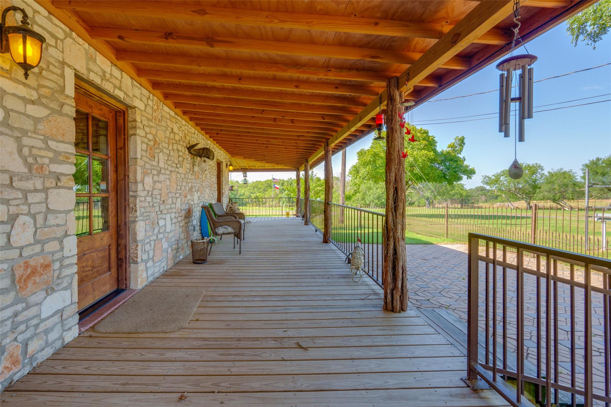 10745 Rosemar Ln, Adkins, TX 78101