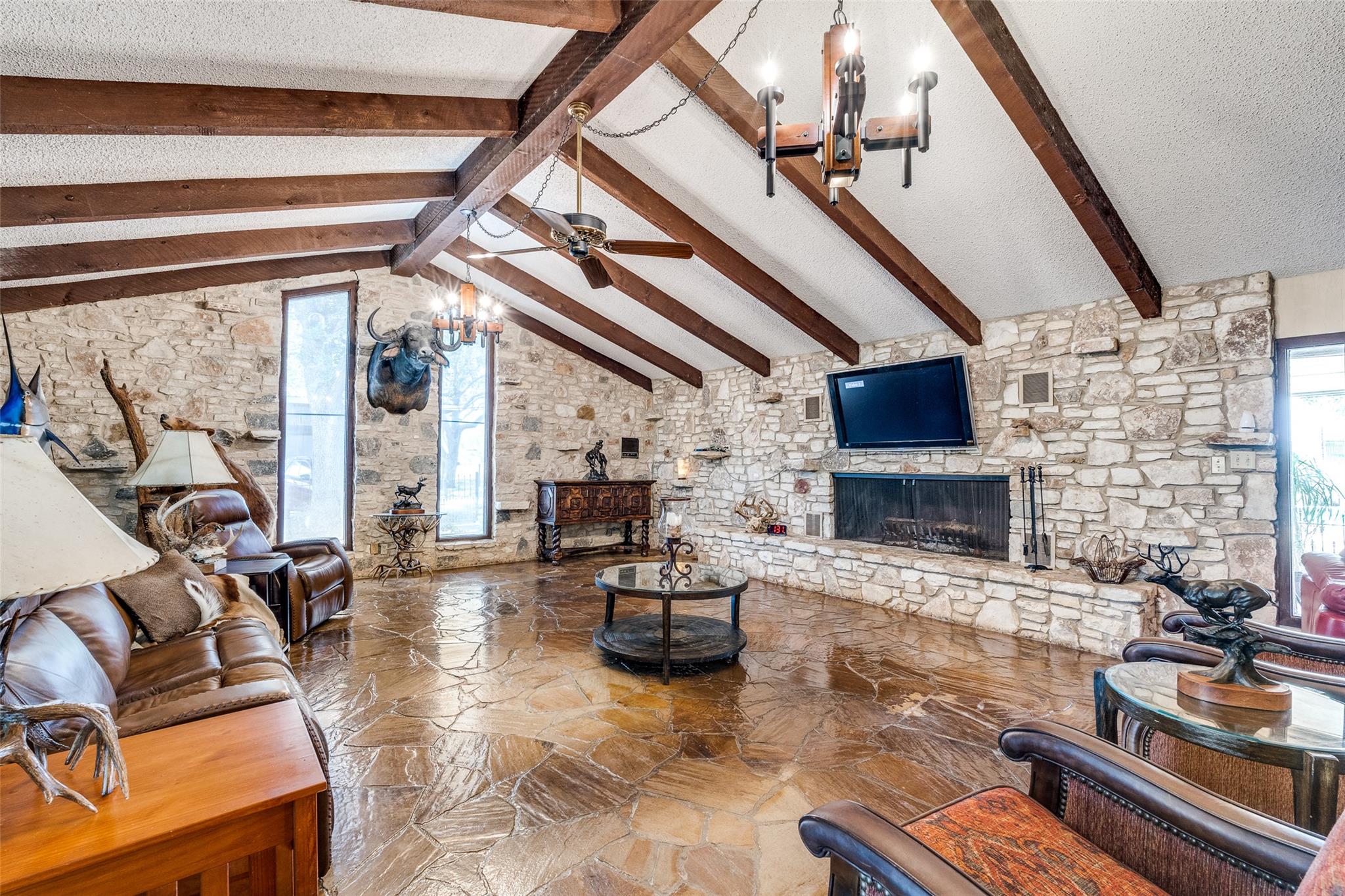 10745 Rosemar Ln, Adkins, TX 78101