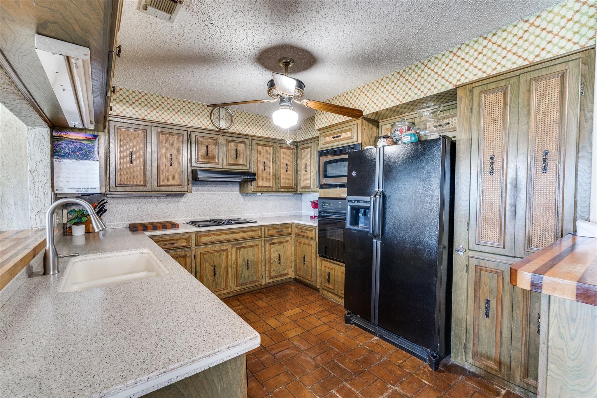 10745 Rosemar Ln, Adkins, TX 78101