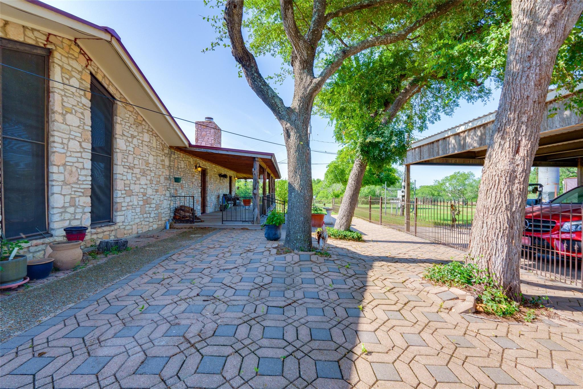 10745 Rosemar Ln, Adkins, TX 78101