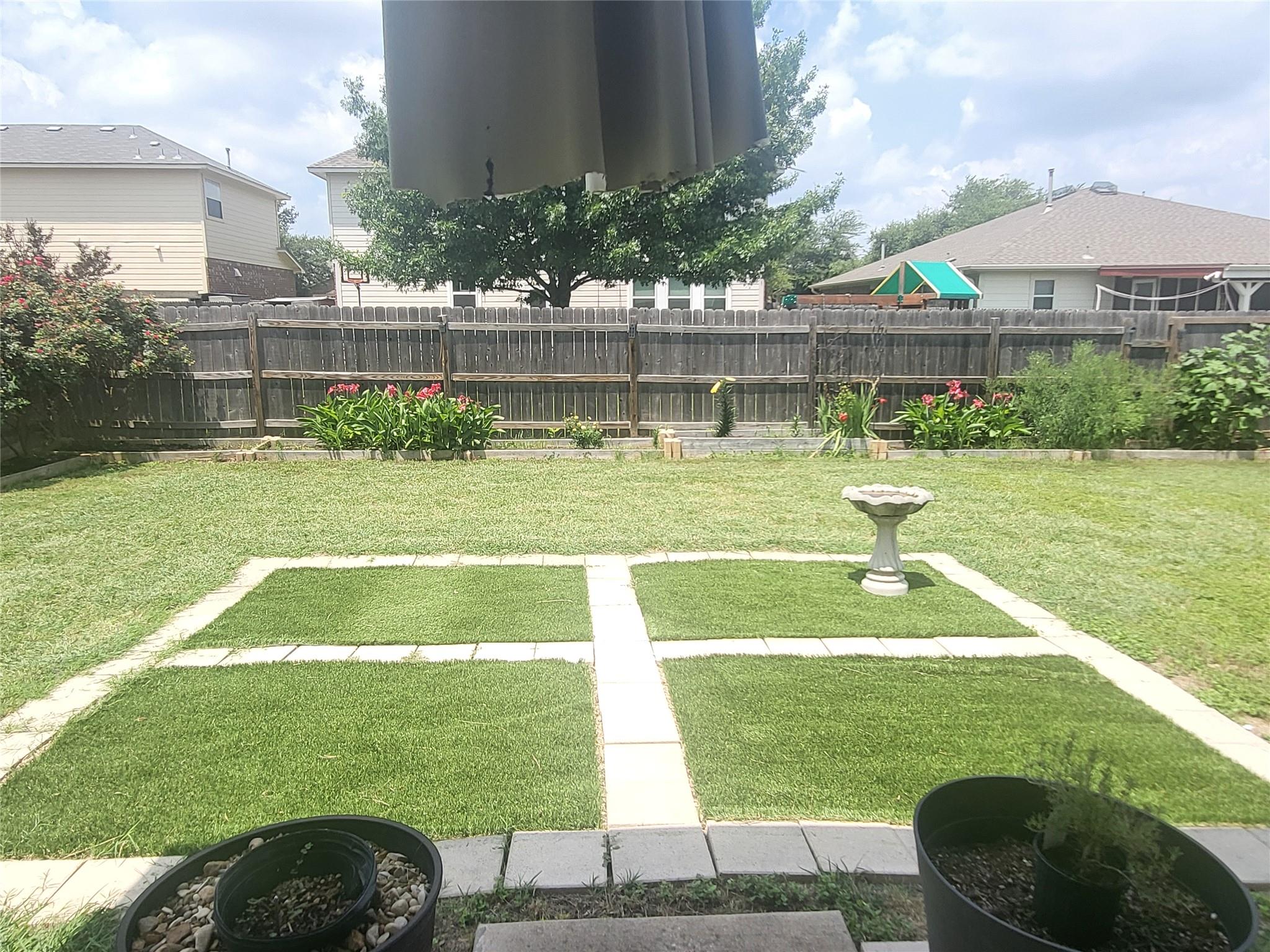 1013 Henderson Dr, Leander, TX 78641