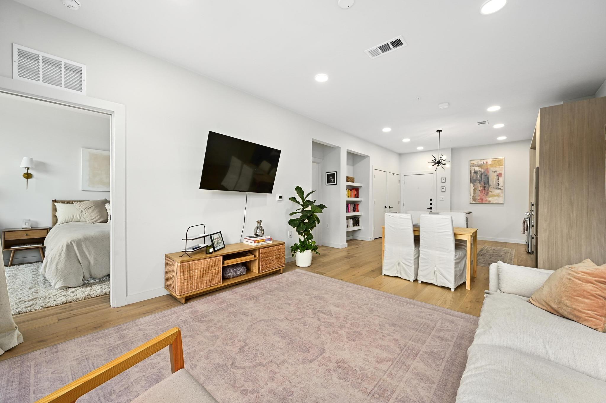 2209 S 1st St # 312, Austin, TX 78704