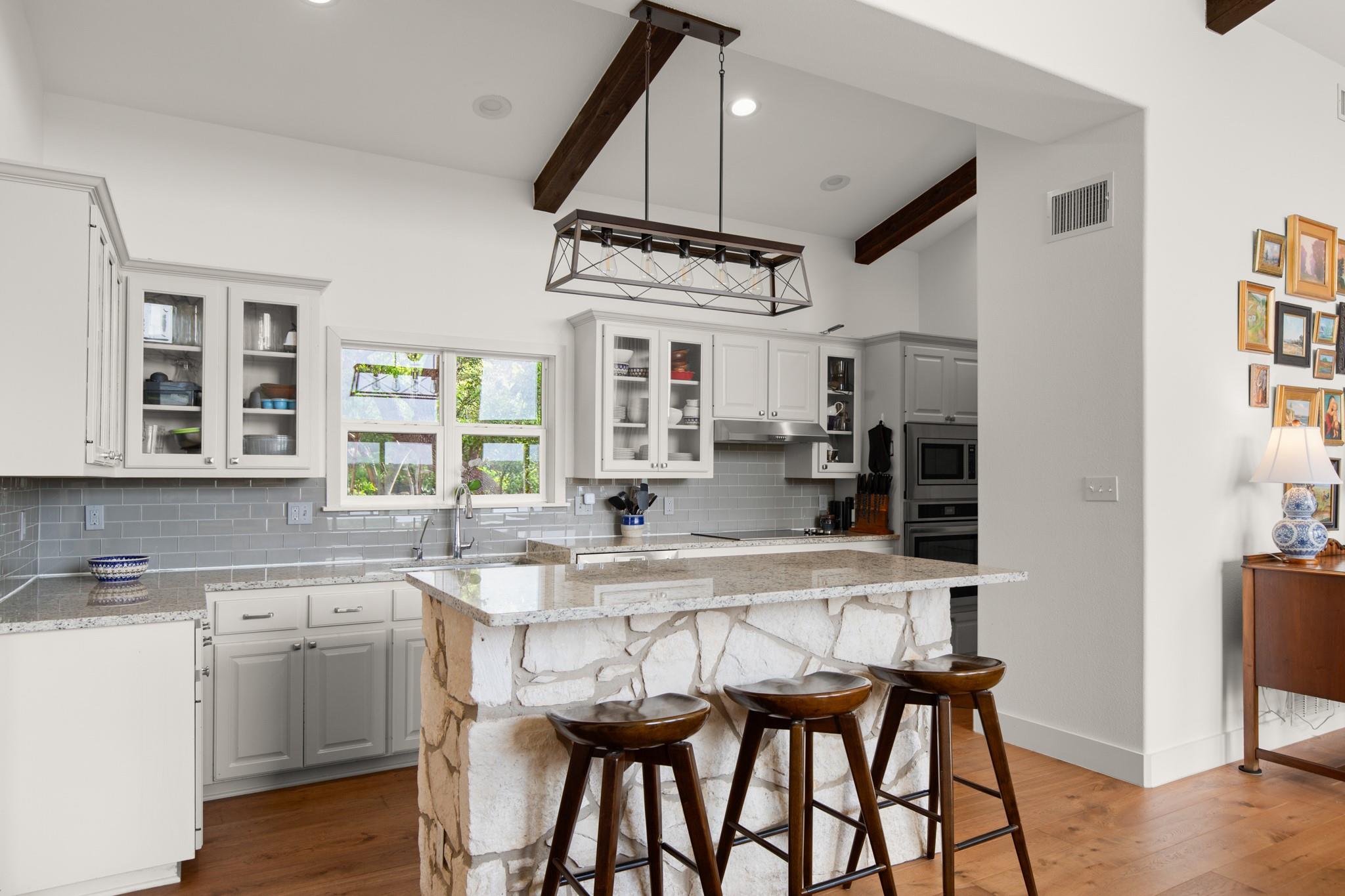 650 Bluffview Dr, Wimberley, TX 78676
