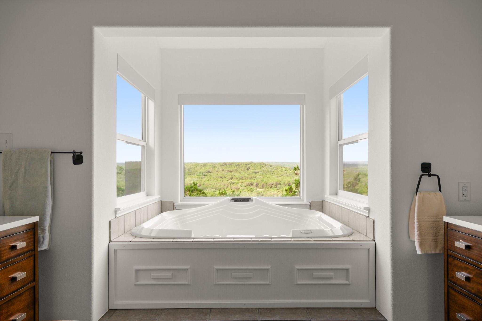 650 Bluffview Dr, Wimberley, TX 78676