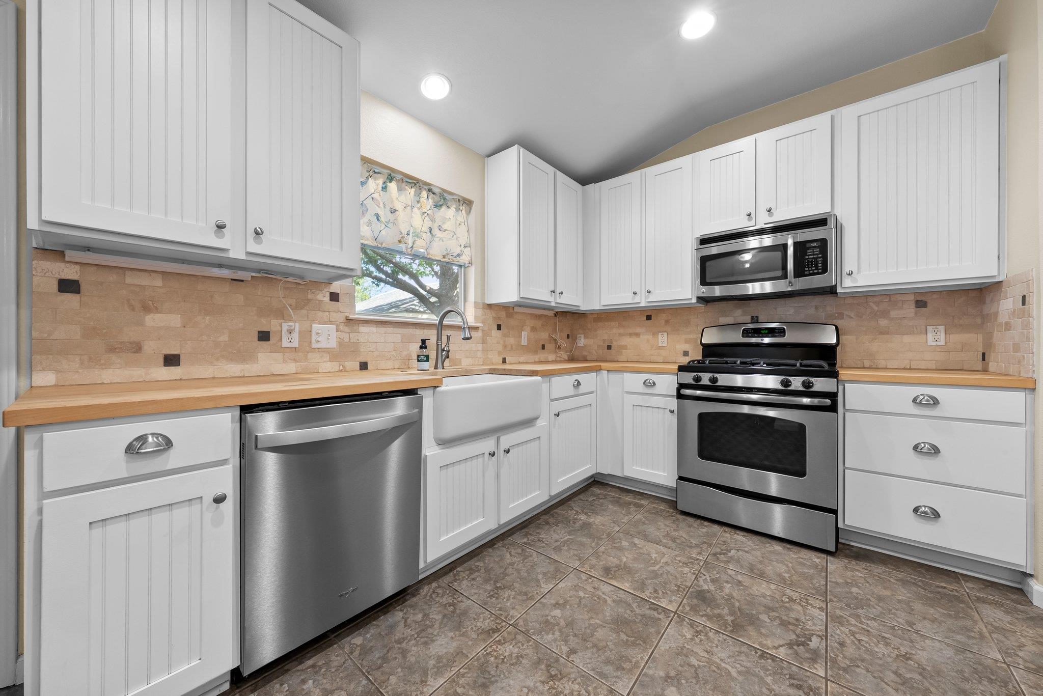 298 Hogan, Kyle, TX 78640