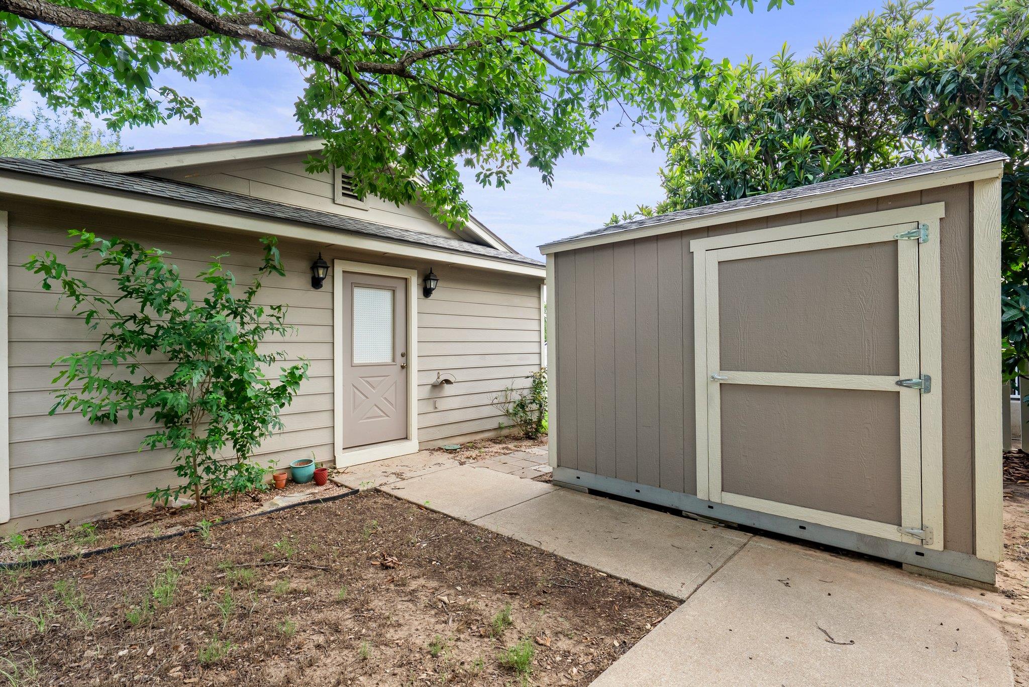 298 Hogan, Kyle, TX 78640