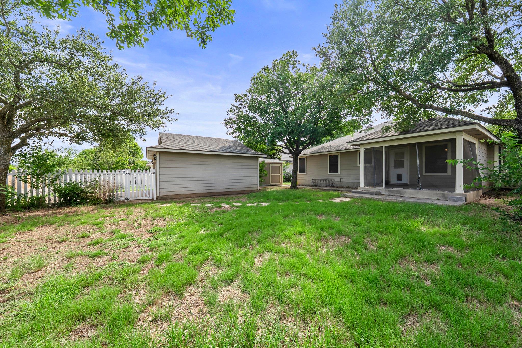 298 Hogan, Kyle, TX 78640