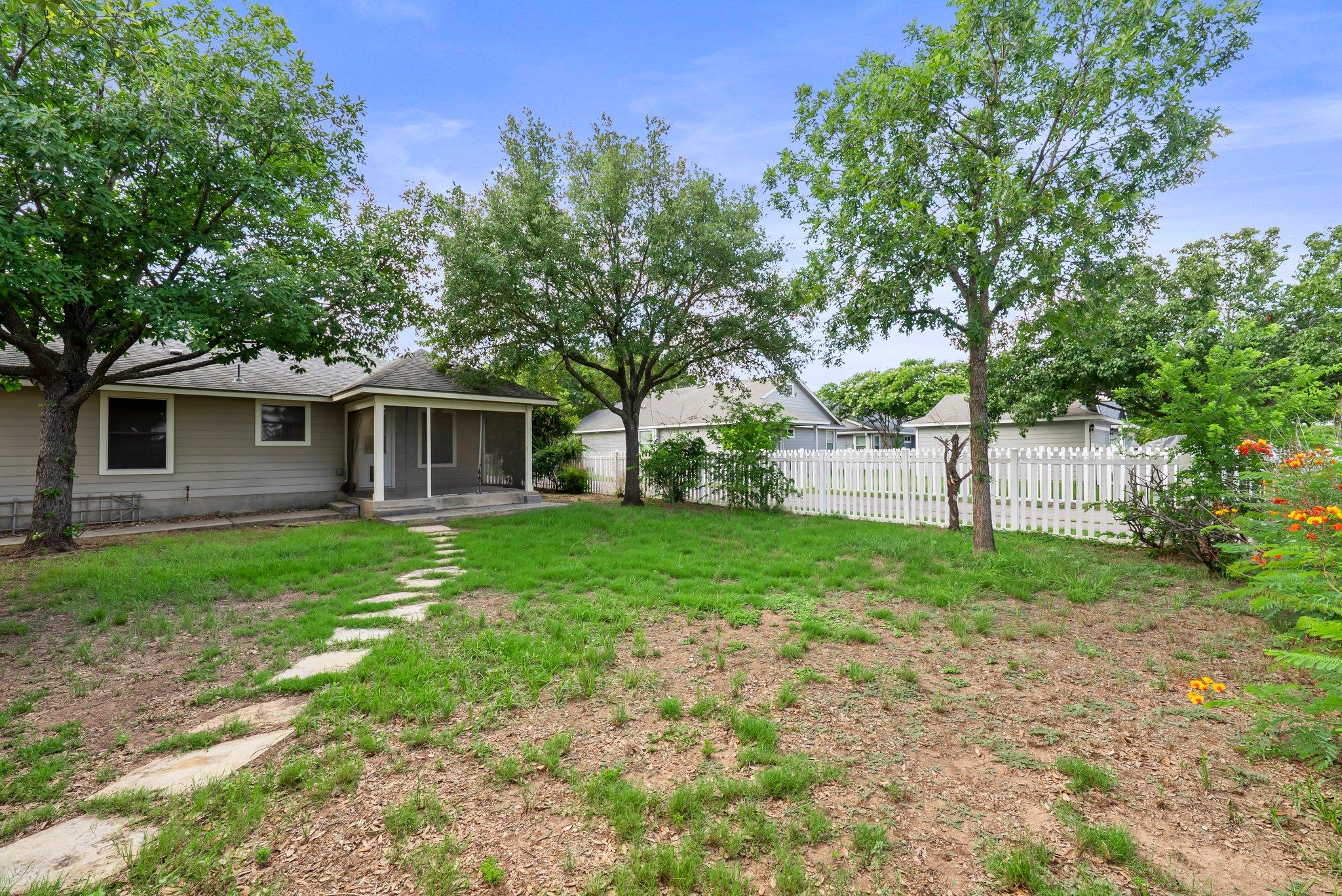 298 Hogan, Kyle, TX 78640