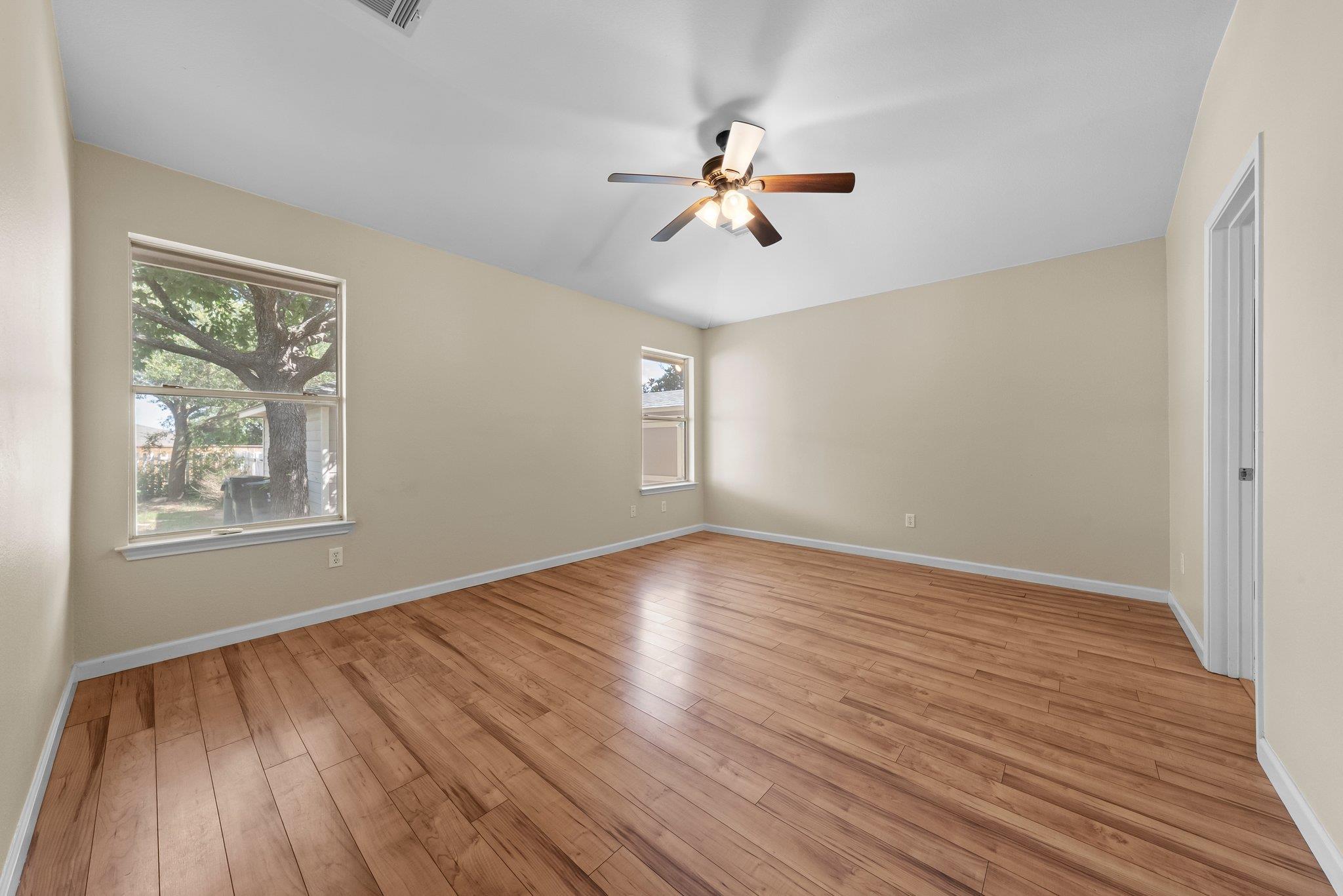 298 Hogan, Kyle, TX 78640