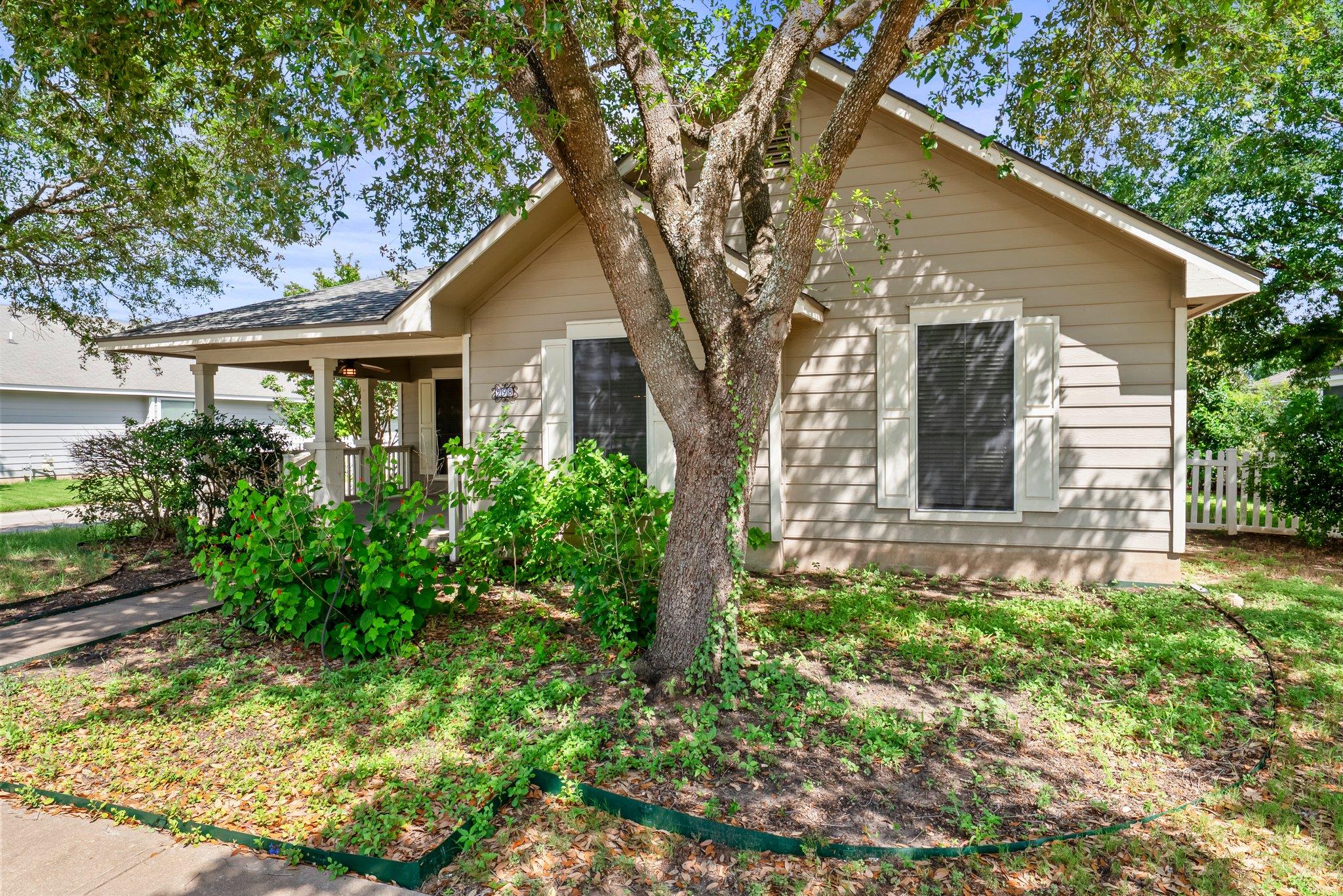 298 Hogan, Kyle, TX 78640