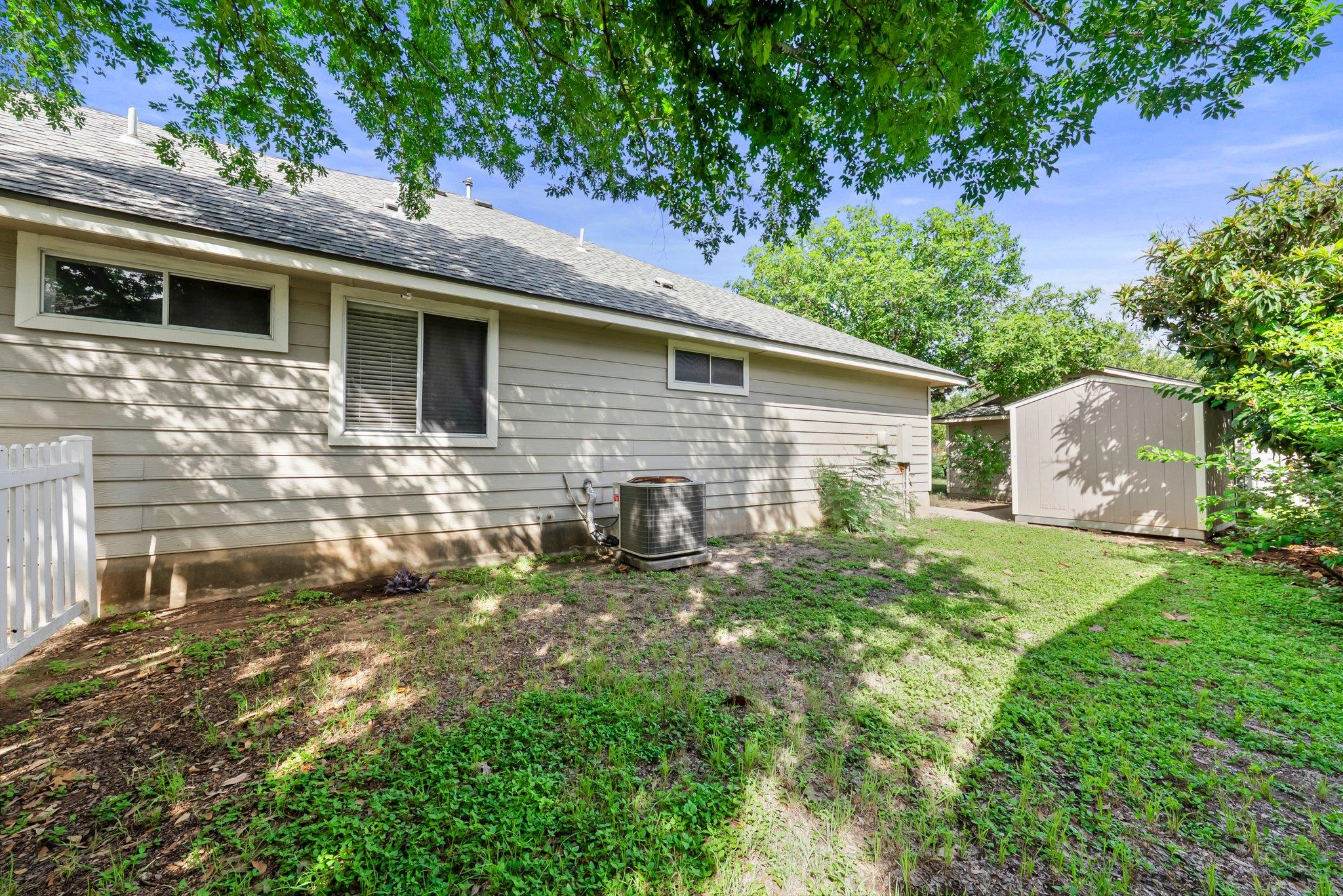 298 Hogan, Kyle, TX 78640