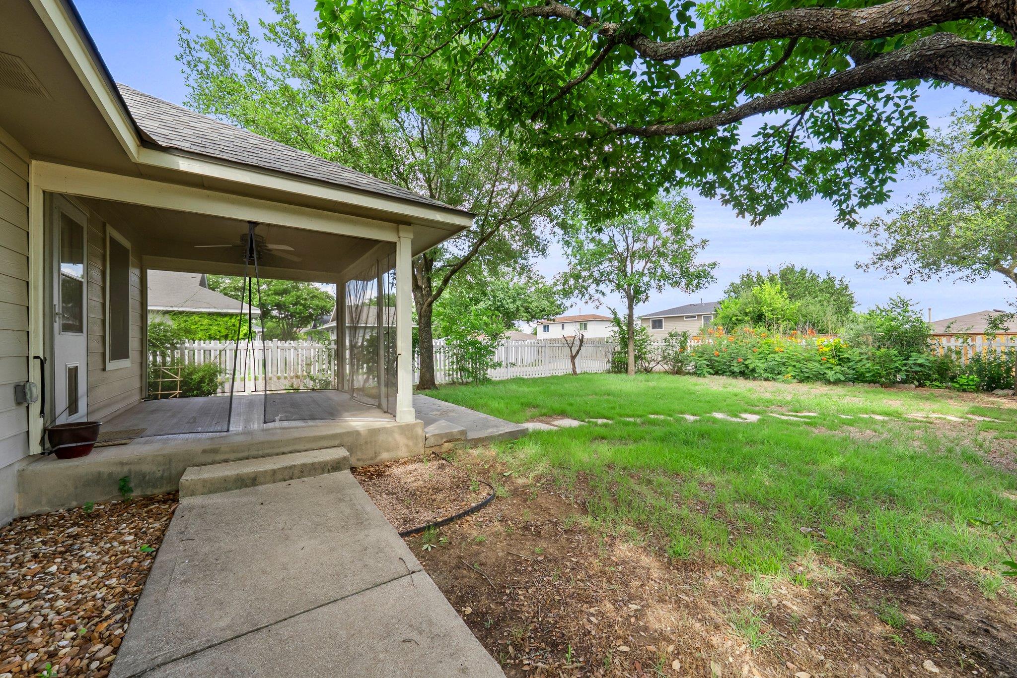 298 Hogan, Kyle, TX 78640