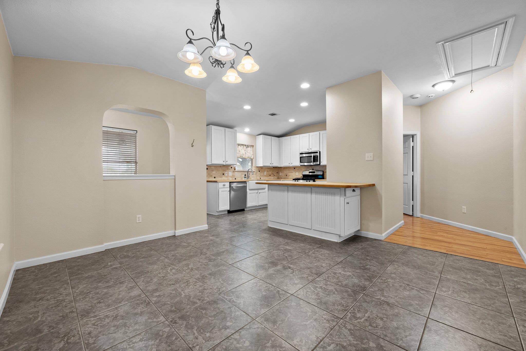 298 Hogan, Kyle, TX 78640