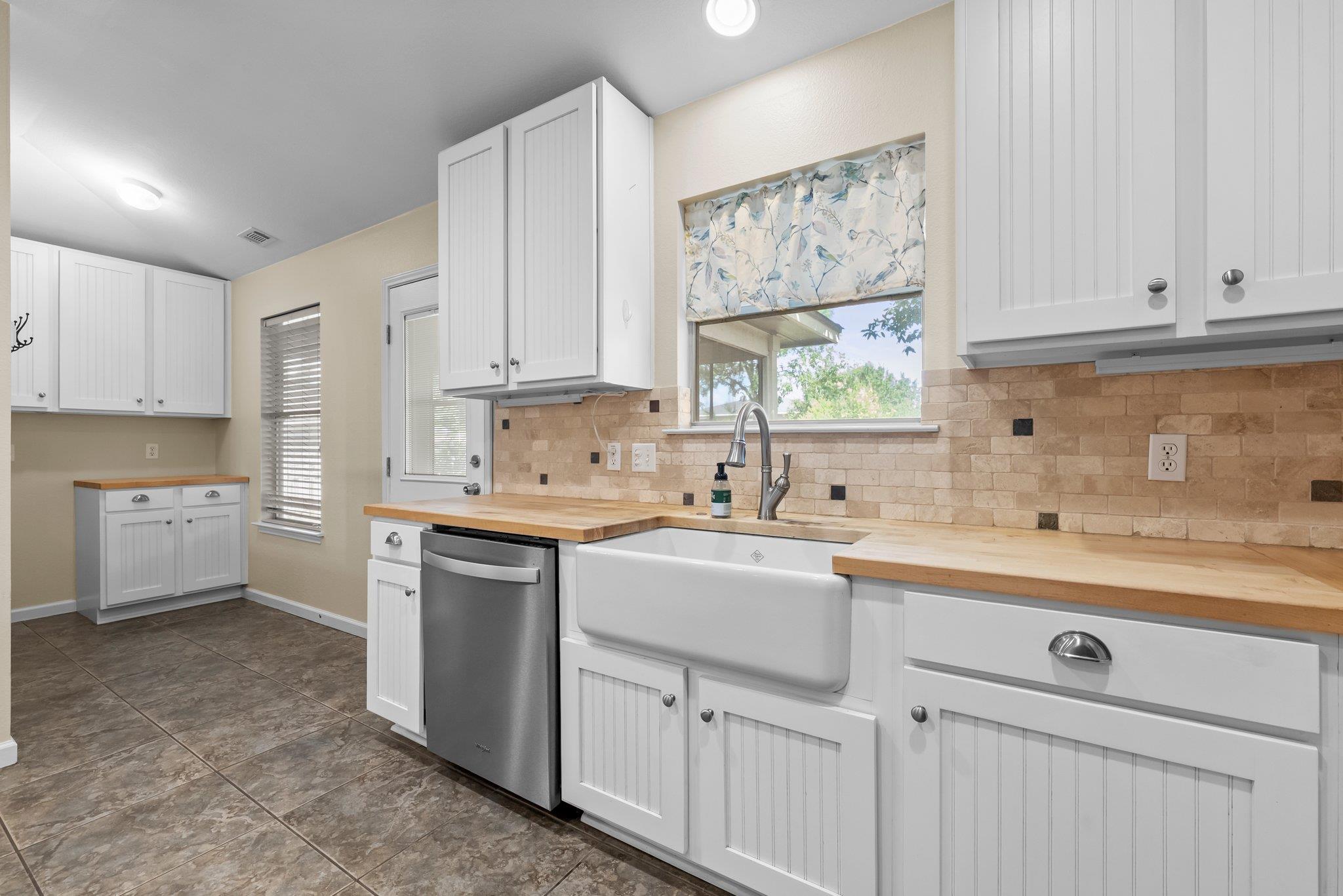 298 Hogan, Kyle, TX 78640