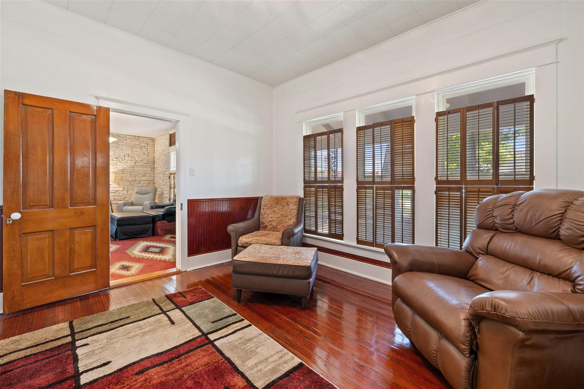 104 S 1st St, Thorndale, TX 76577