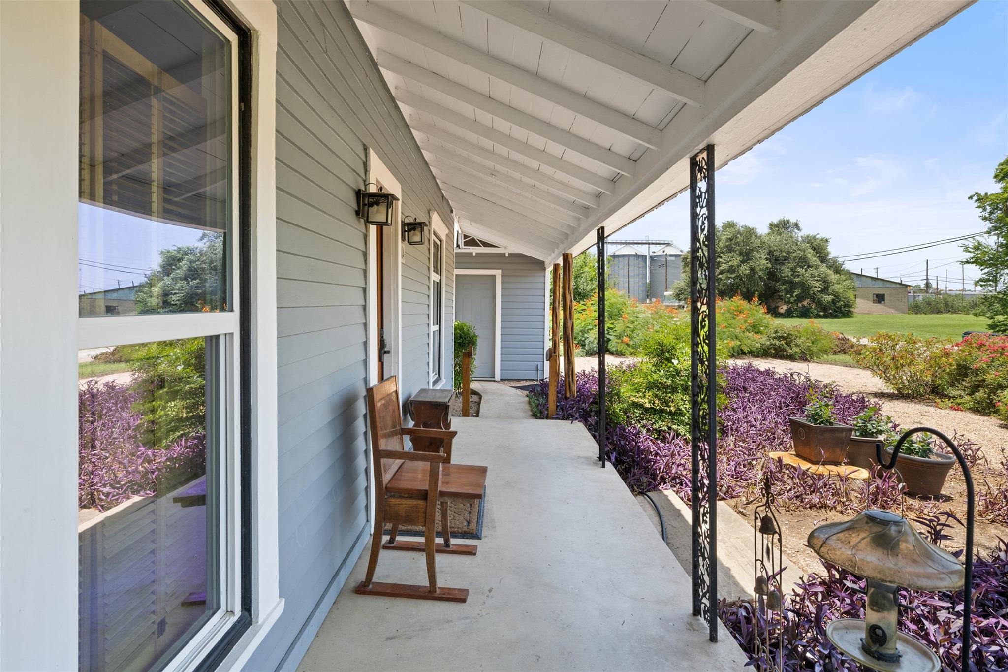 104 S 1st St, Thorndale, TX 76577