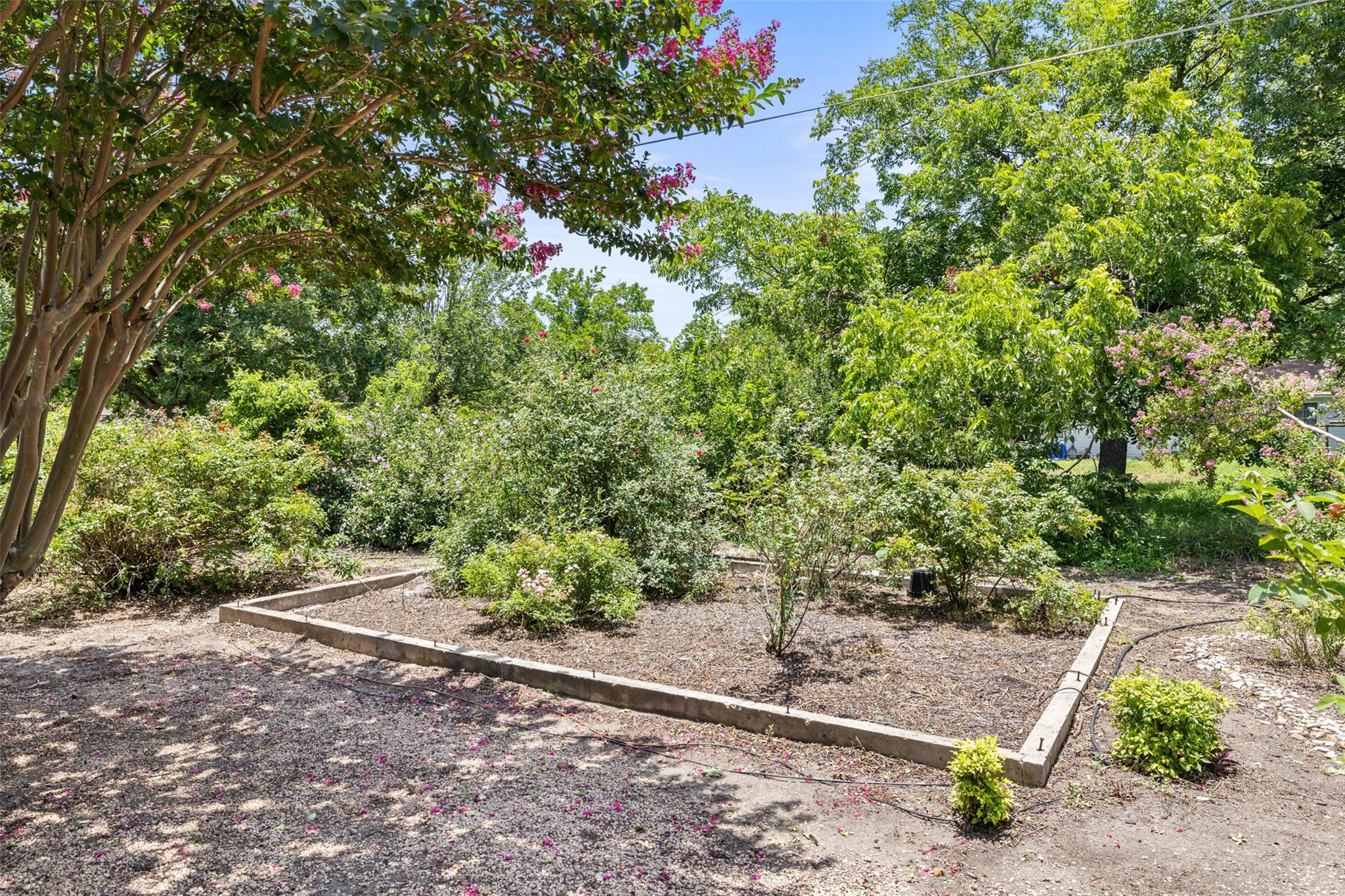 104 S 1st St, Thorndale, TX 76577