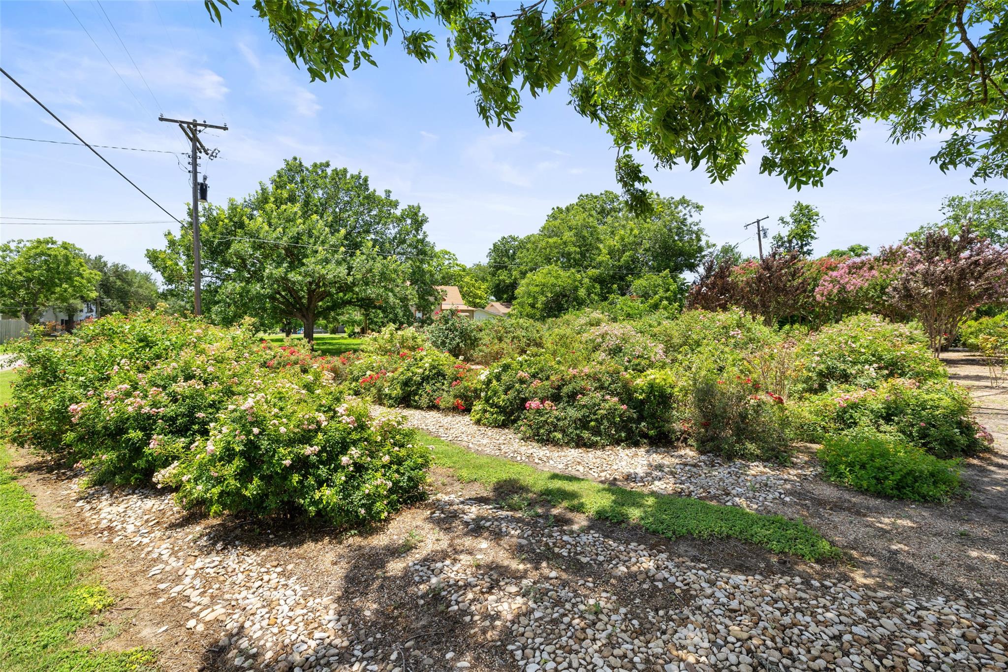 104 S 1st St, Thorndale, TX 76577