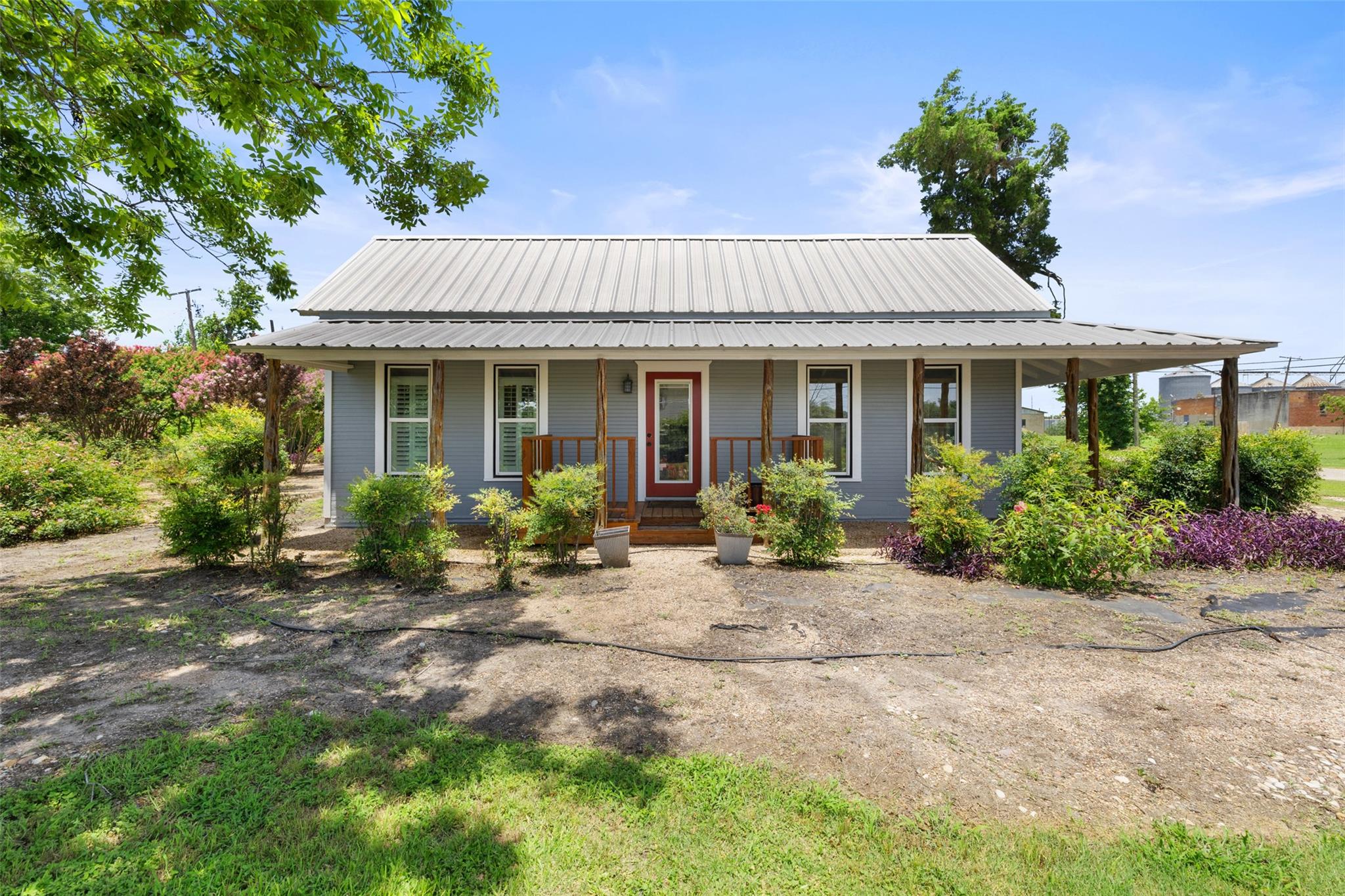 104 S 1st St, Thorndale, TX 76577