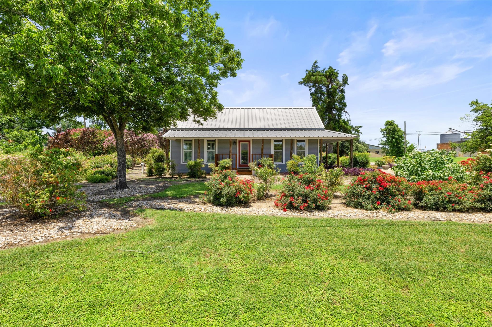 104 S 1st St, Thorndale, TX 76577