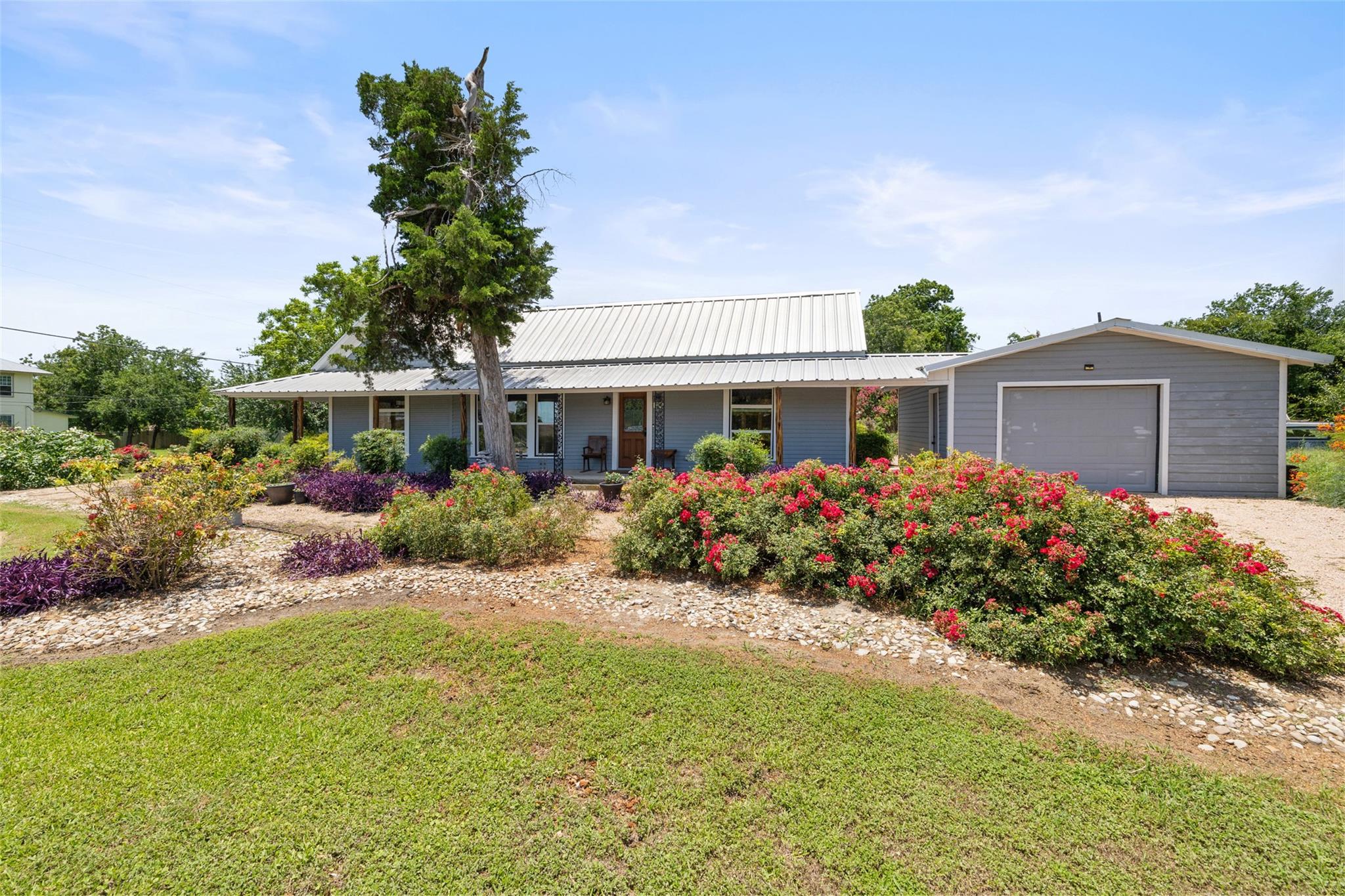 104 S 1st St, Thorndale, TX 76577