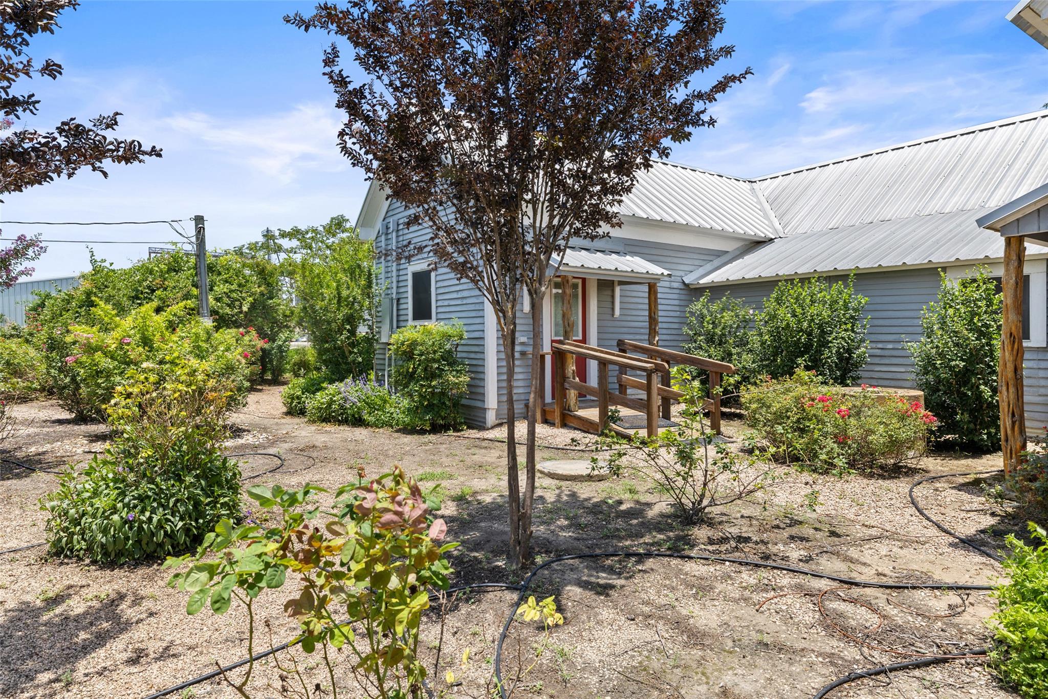 104 S 1st St, Thorndale, TX 76577