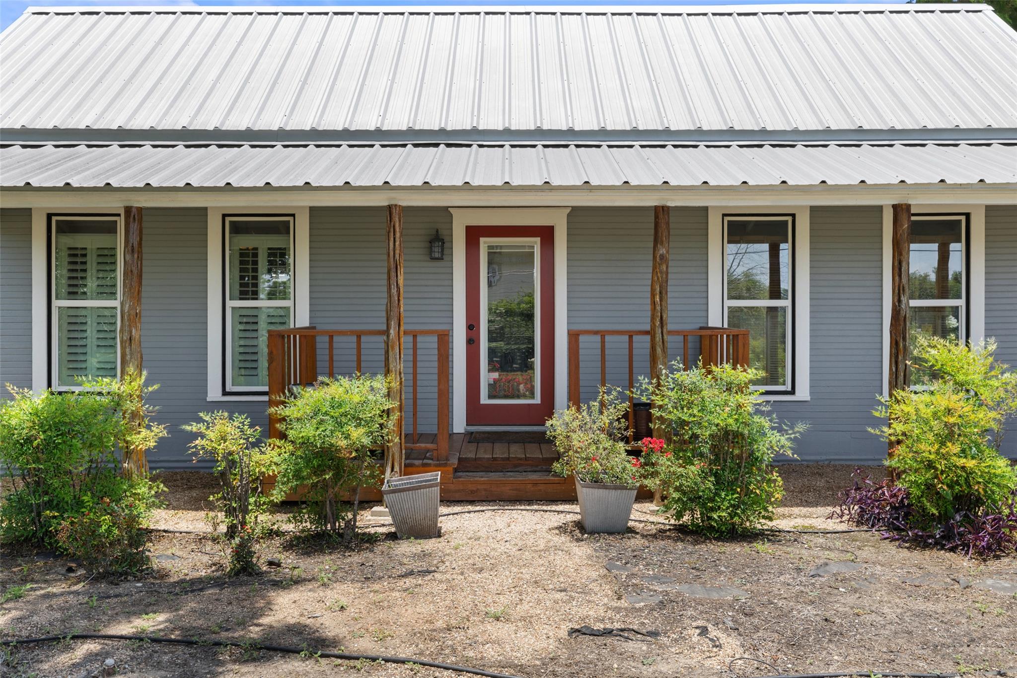 104 S 1st St, Thorndale, TX 76577