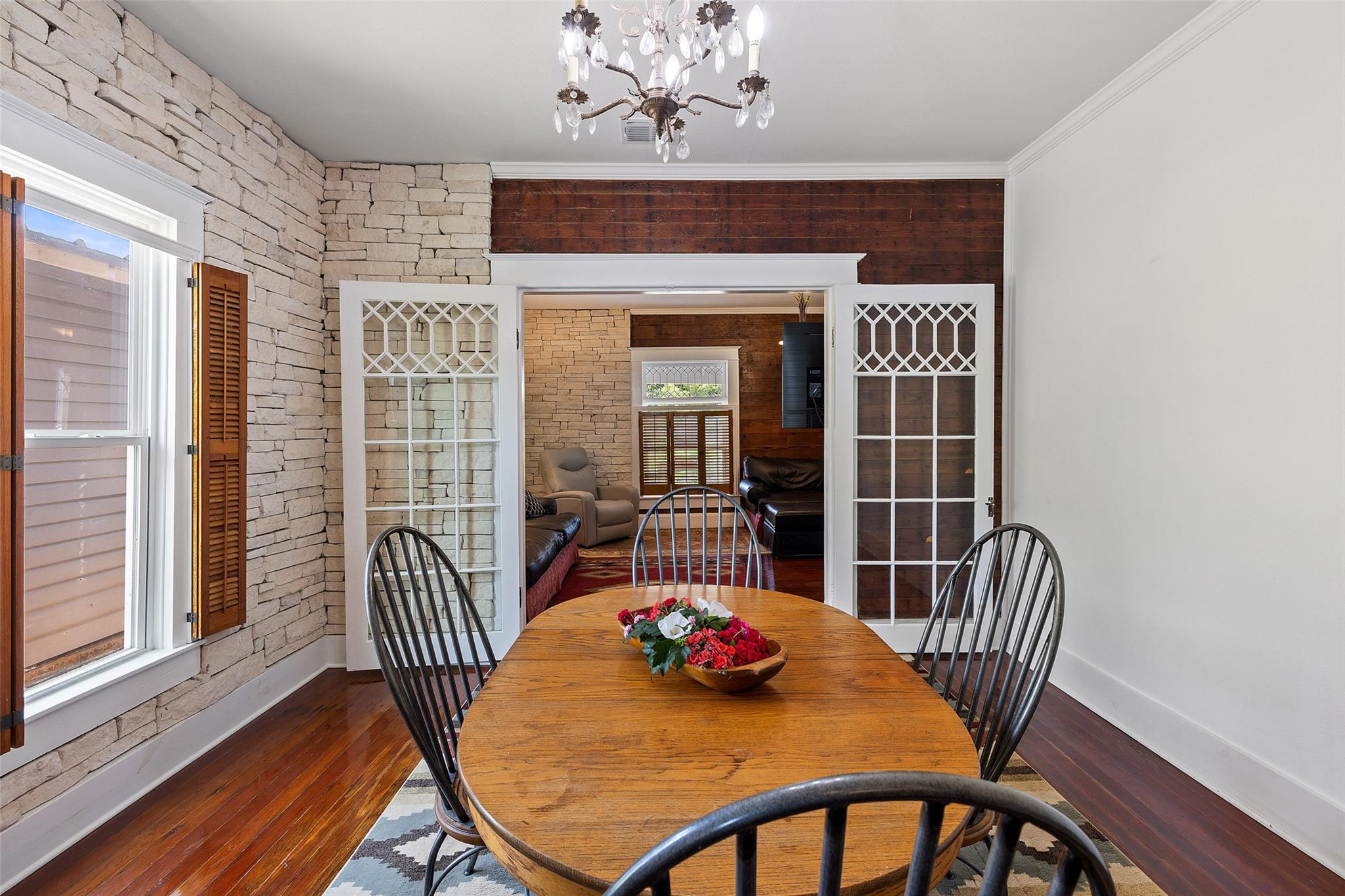 104 S 1st St, Thorndale, TX 76577