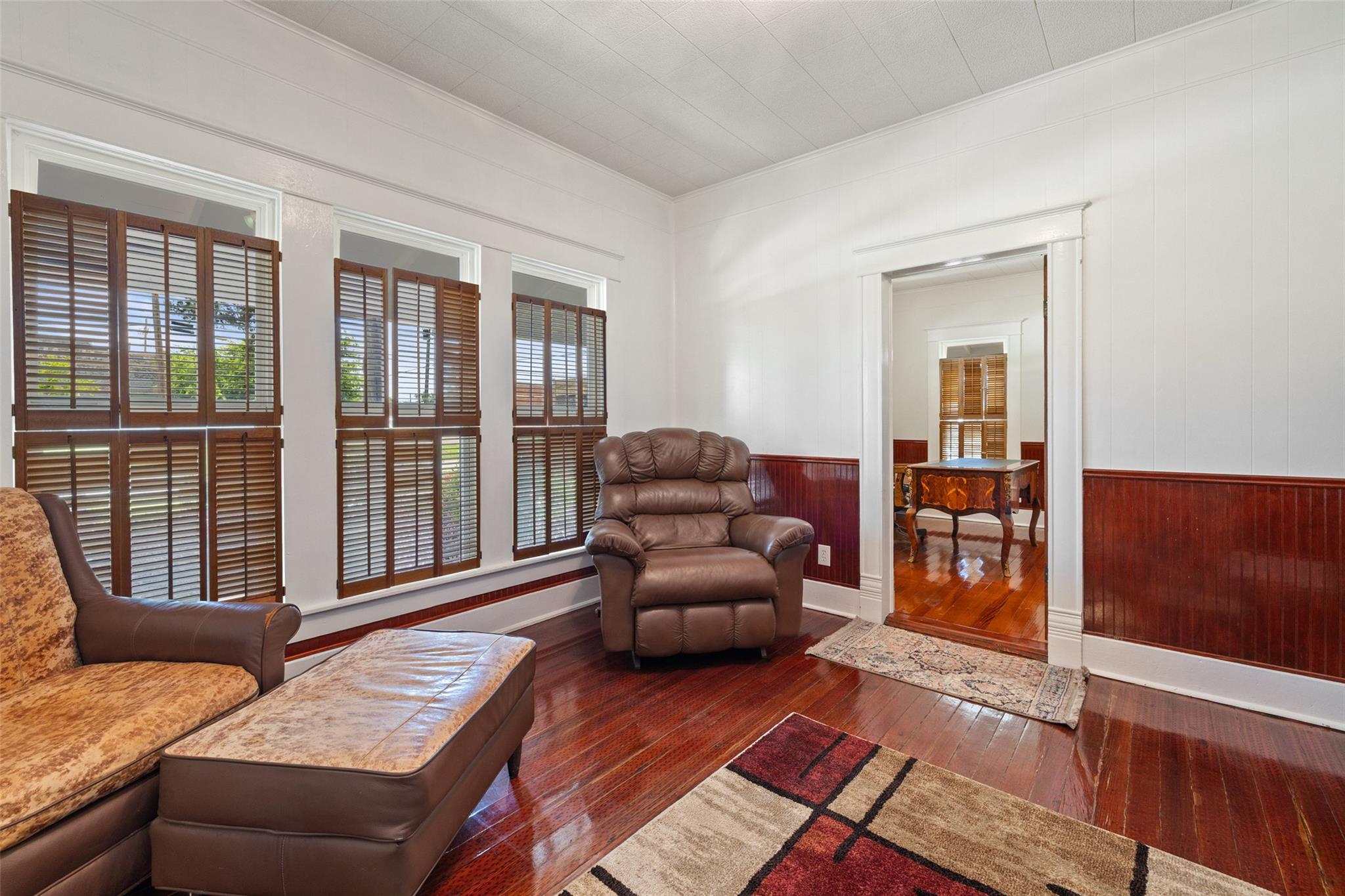 104 S 1st St, Thorndale, TX 76577