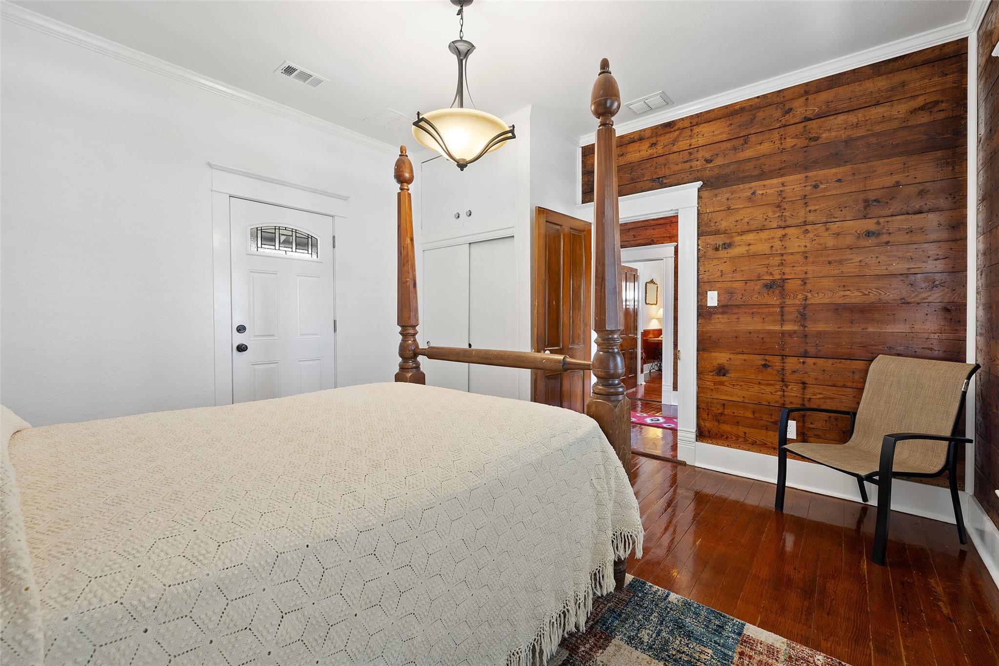 104 S 1st St, Thorndale, TX 76577