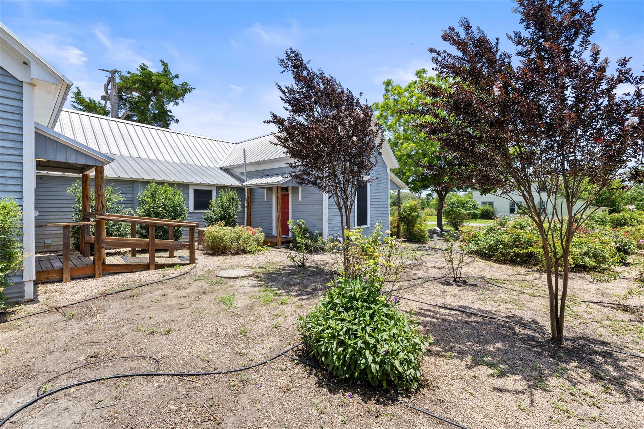 104 S 1st St, Thorndale, TX 76577