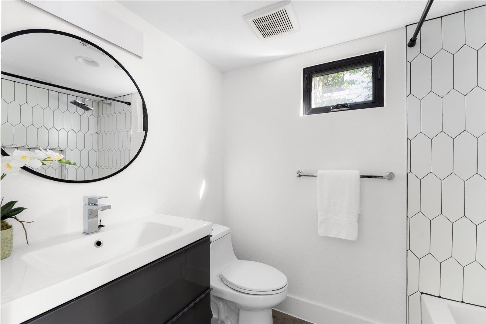 409 W 55th 1/2 St # 2, Austin, TX 78751