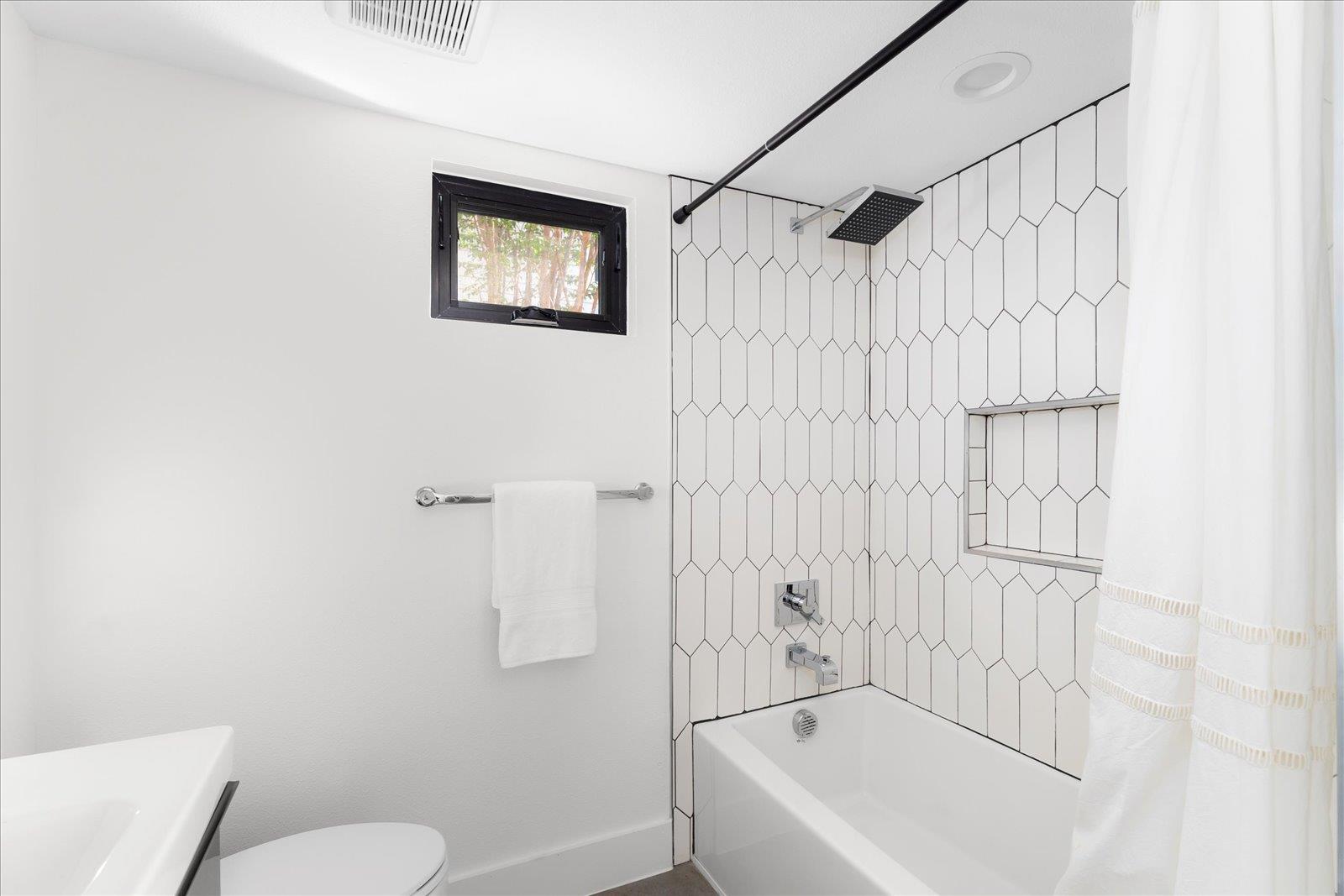 409 W 55th 1/2 St # 2, Austin, TX 78751