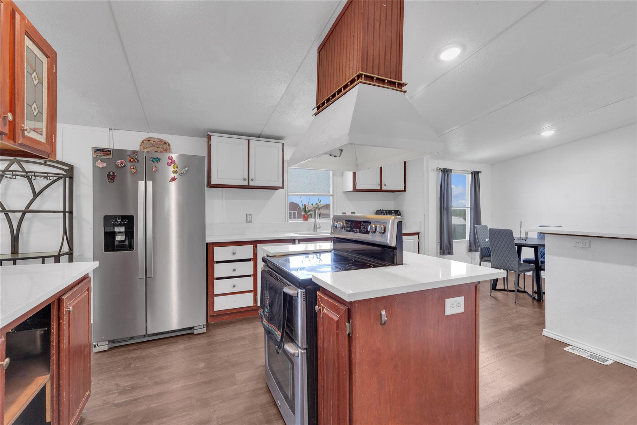 216 Rain Creek Dr, Hutto, TX 78634