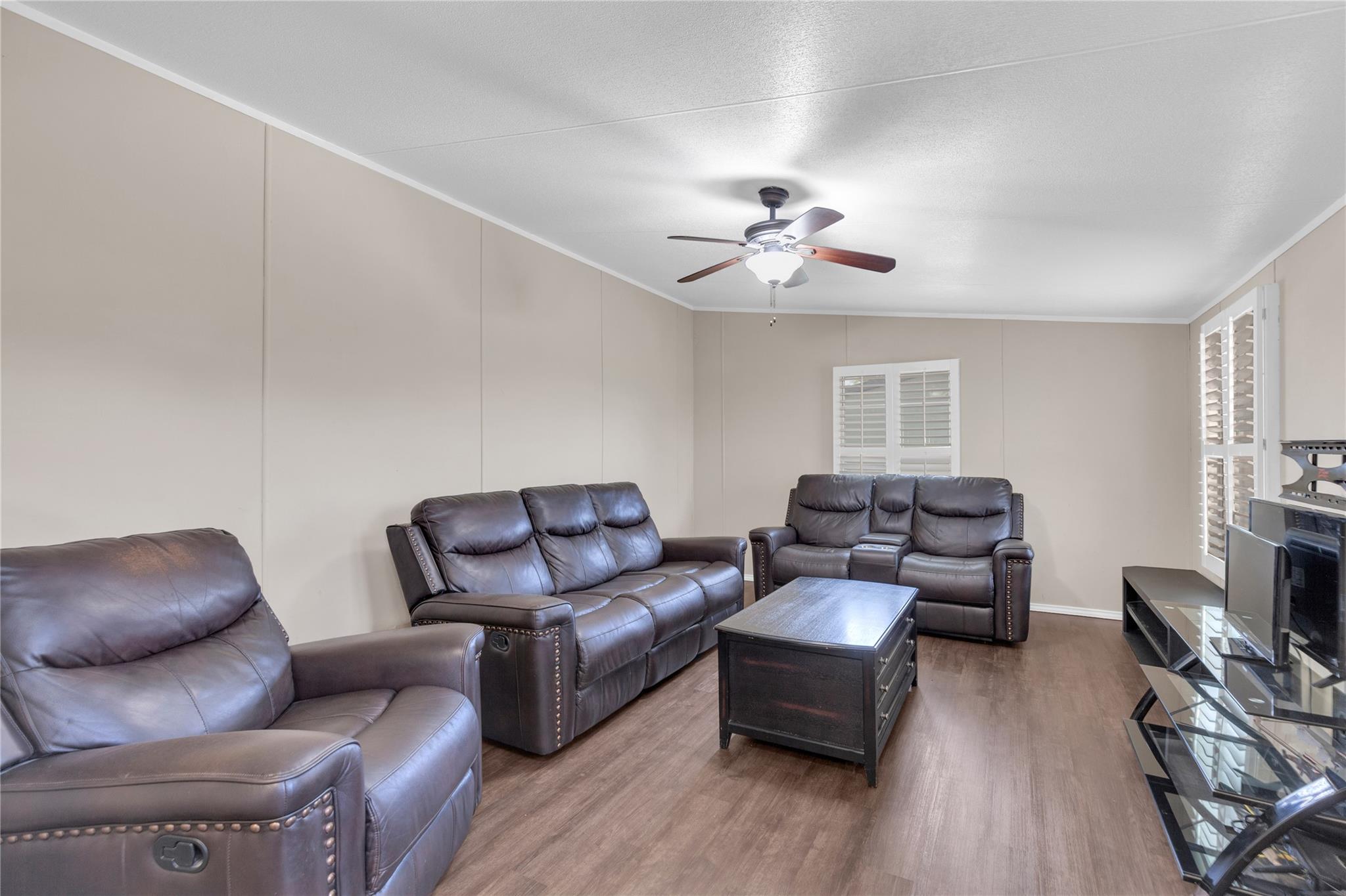 216 Rain Creek Dr, Hutto, TX 78634