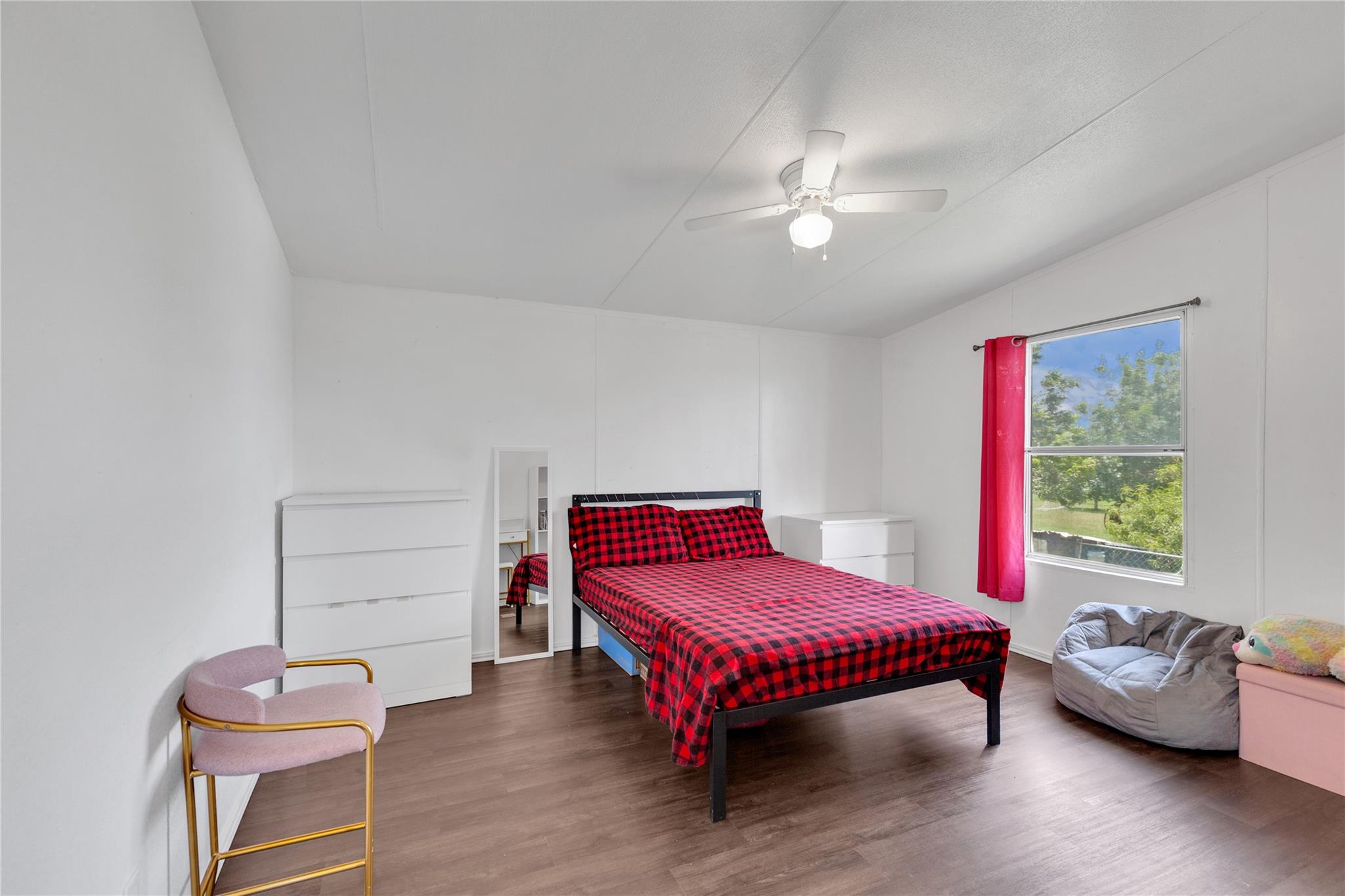 216 Rain Creek Dr, Hutto, TX 78634