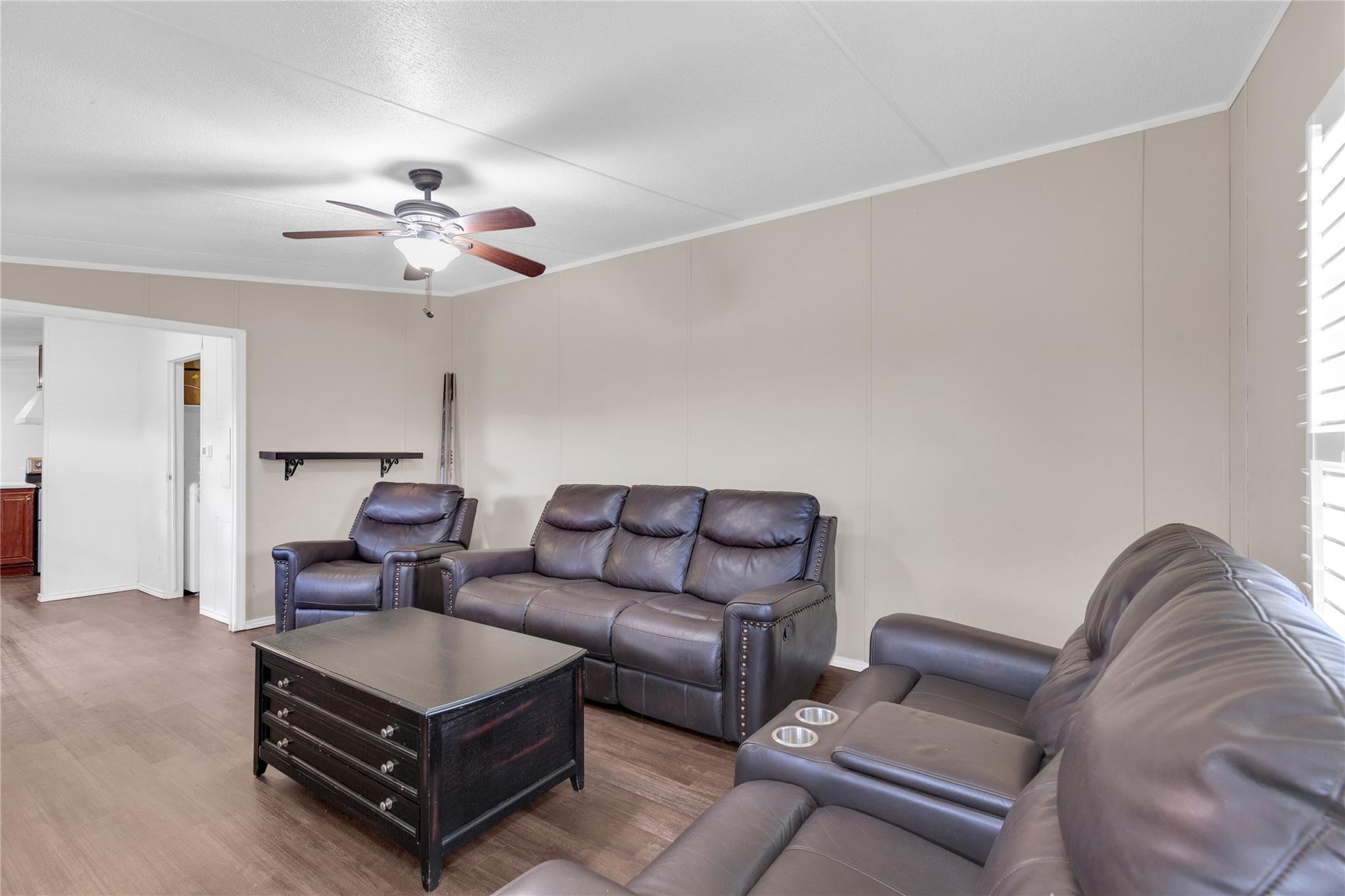 216 Rain Creek Dr, Hutto, TX 78634